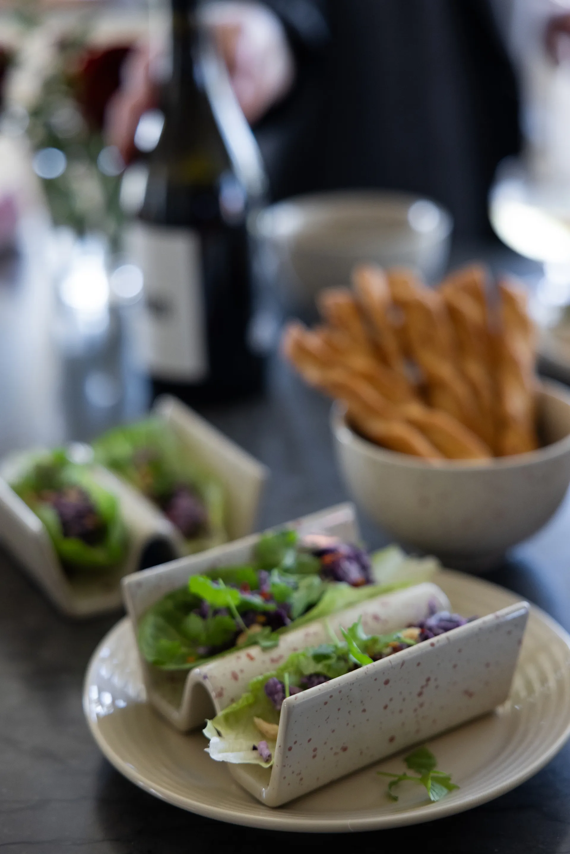 Ditte taco stand 2-pack, Beige-burgundy Sagaform