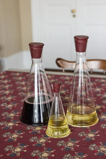 Gurken wine carafe - Clear-dark red, 1.6 l - Sagaform