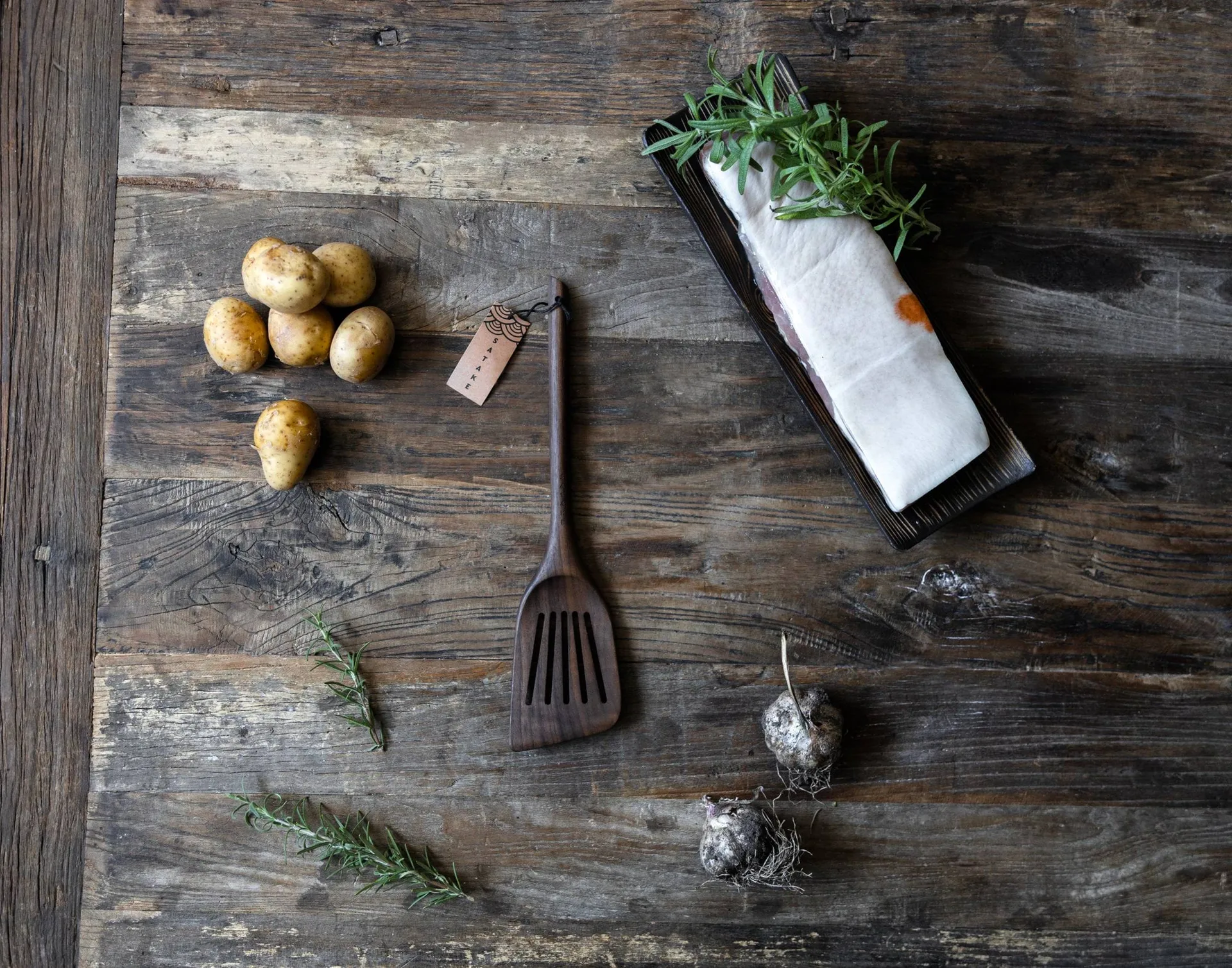 Satake spatula 33.5 cm, Walnut, perforated Satake