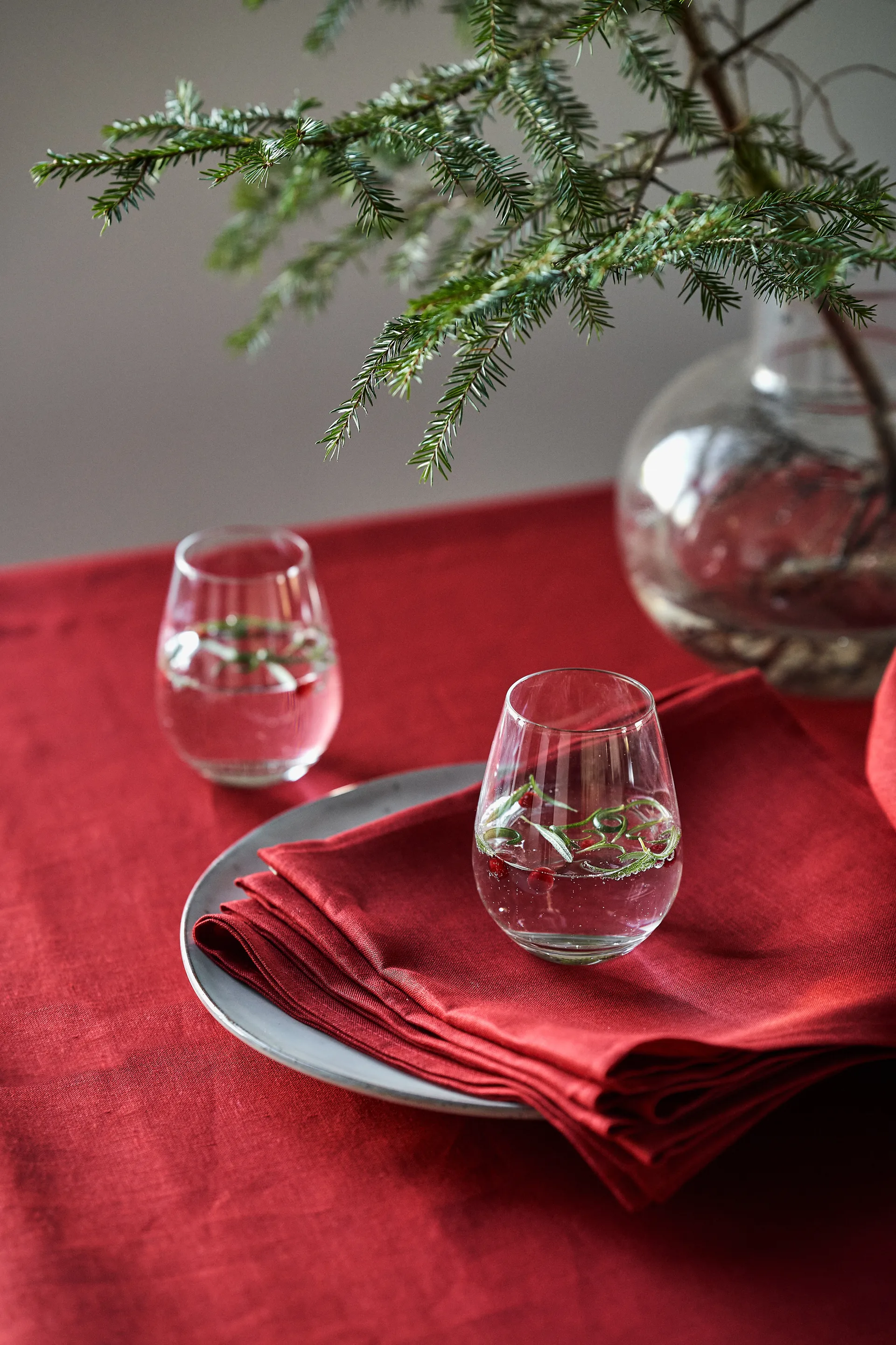 Clean linen table cloth 145x350 cm, Red Scandi Living