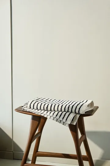 Drift bath towel 70x140 cm - White-black - Scandi Living