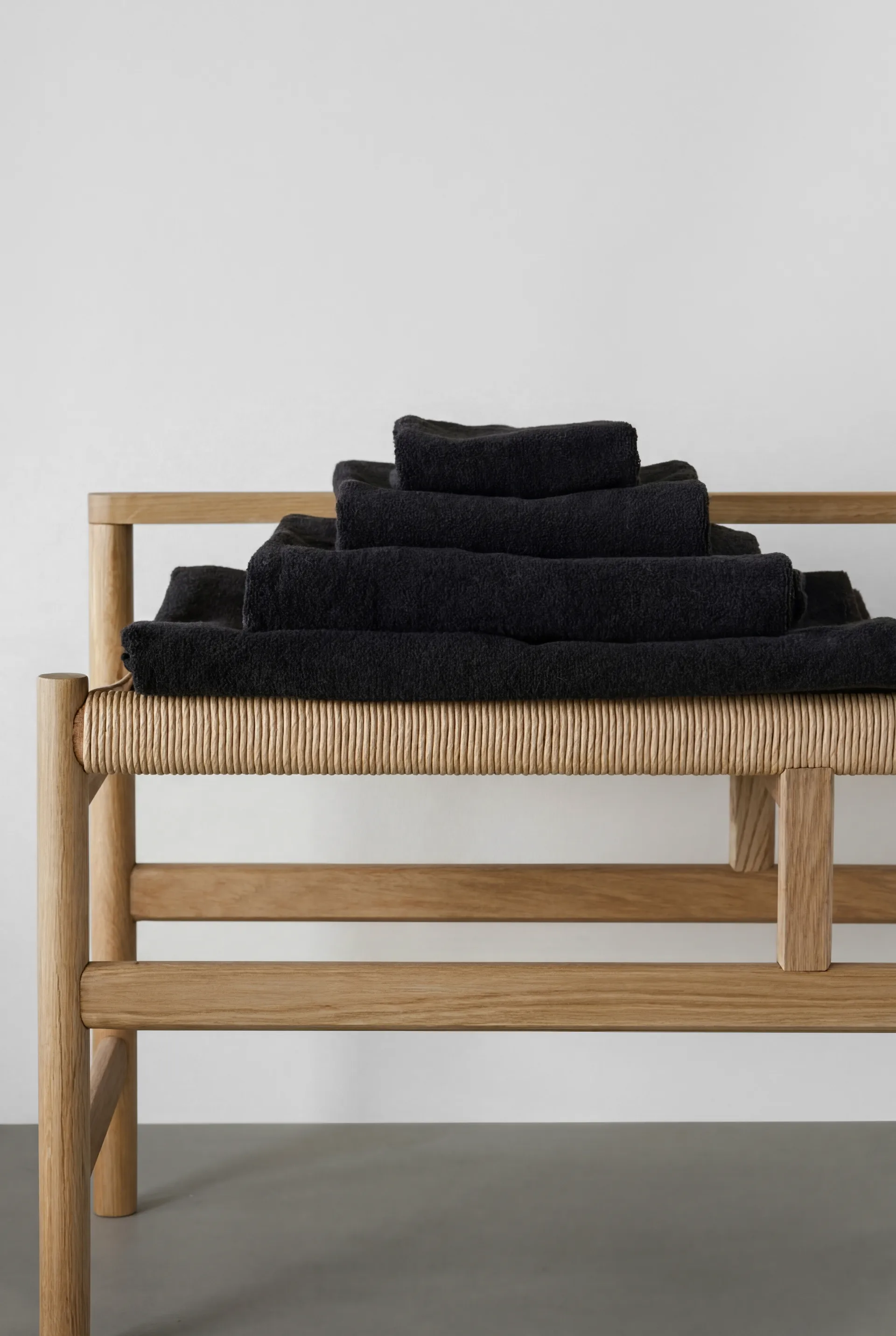 Drift towel 50x70 cm, Black Scandi Living