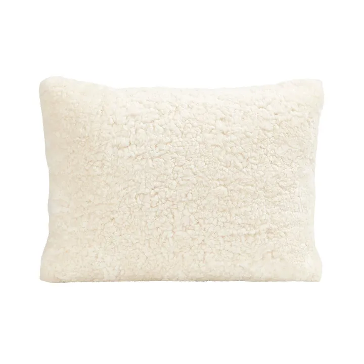 Shepherd Lina sheep skin cushion 40 x 30 cm - creme - Shepherd of Sweden