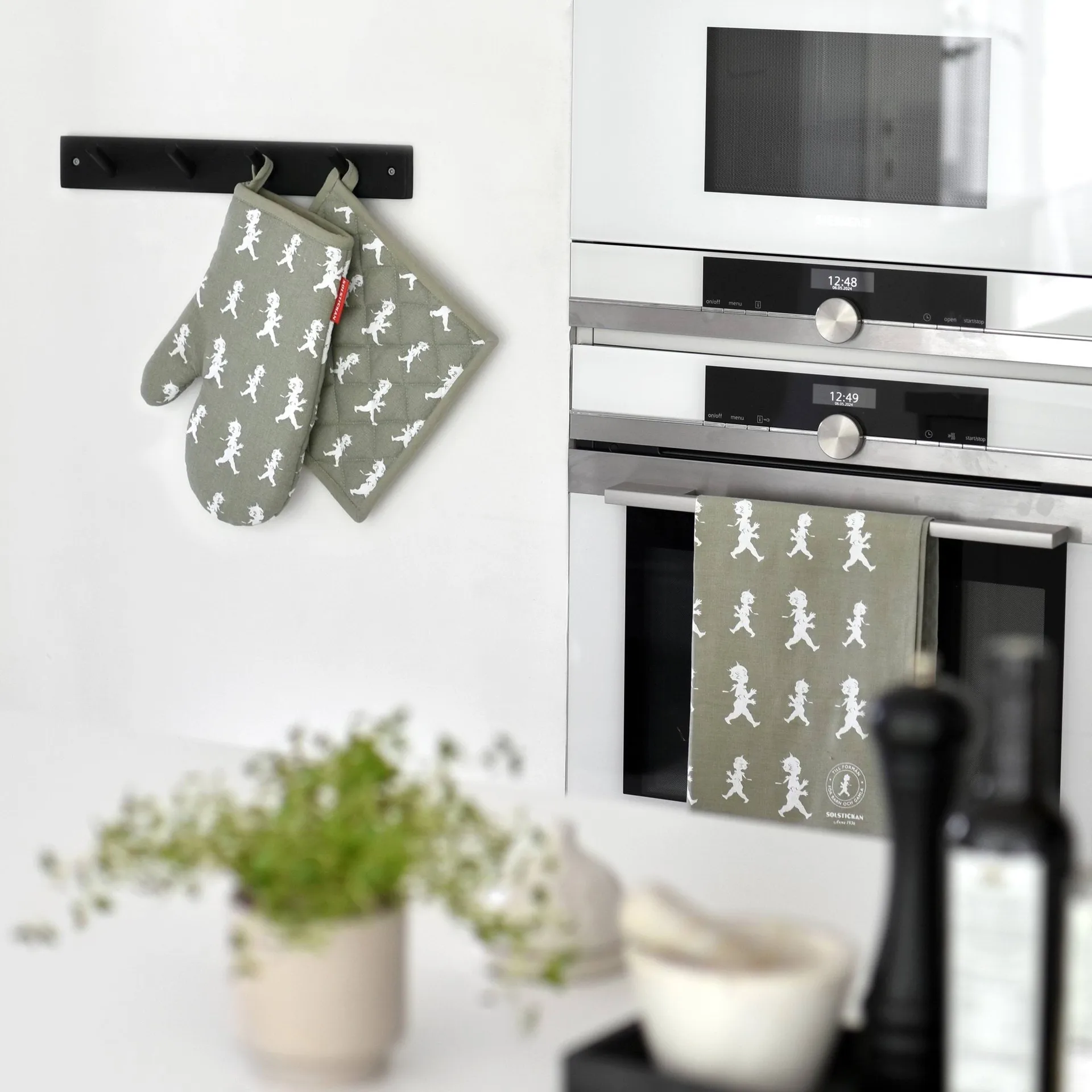 Solstickan oven glove 22x30 cm, Green Solstickan Design
