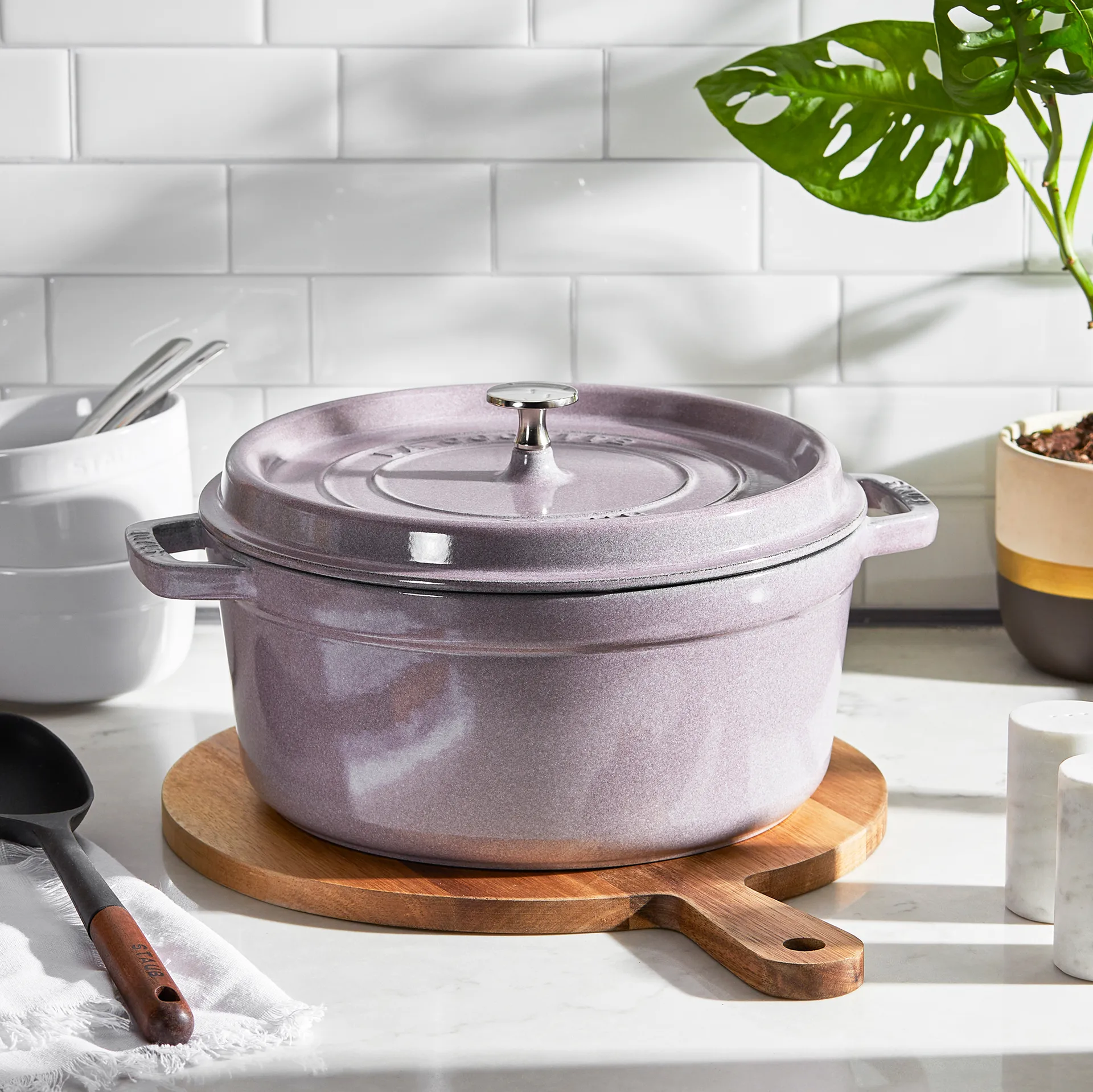 Staub La Cocotte round casserole cast iron 5.2 L, Cherry Blossom STAUB