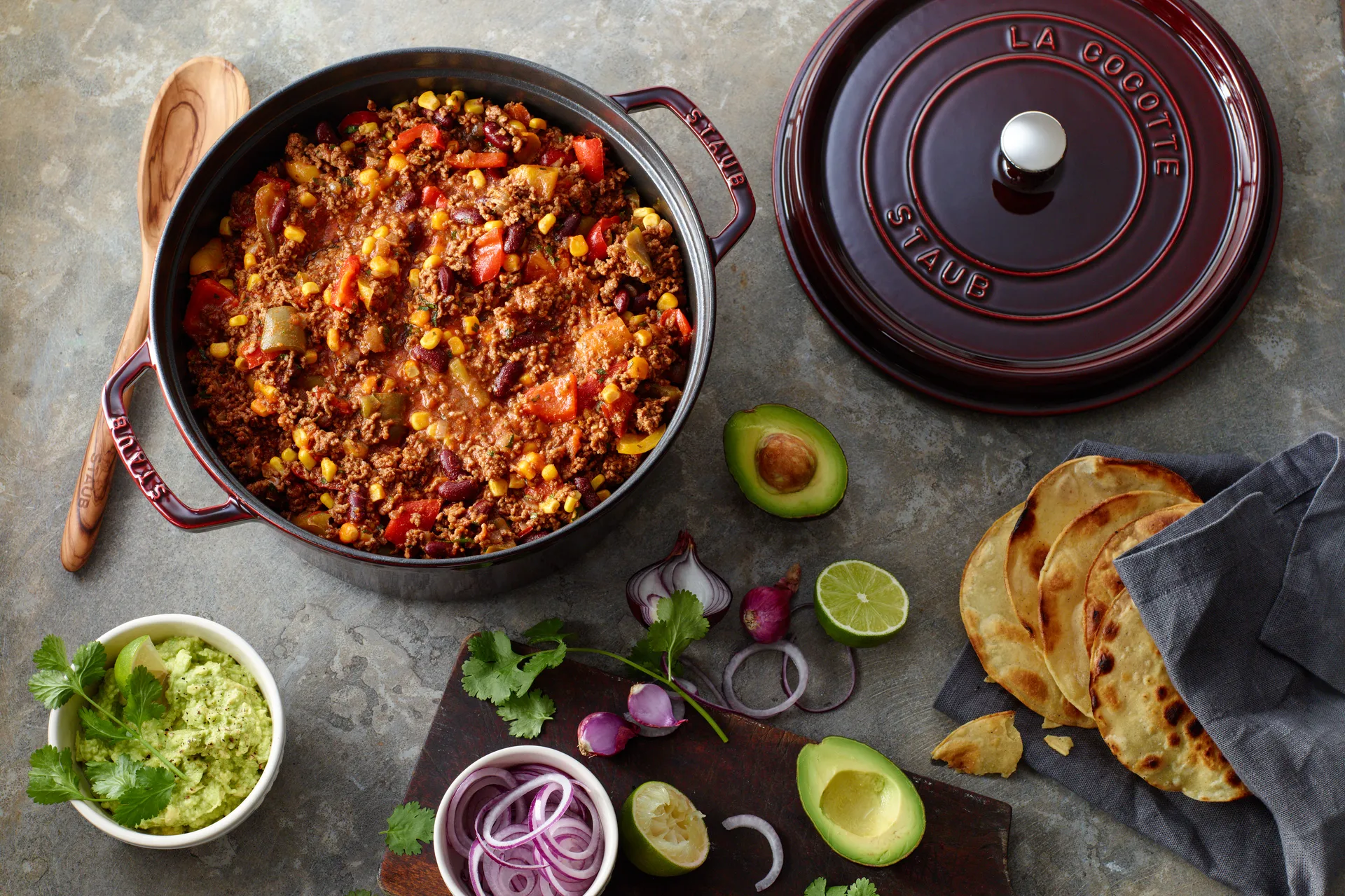 Staub La Cocotte round cast iron pot 6.7 L, Grenadine red STAUB