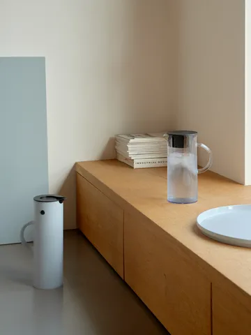 EM77 Stelton vacuum jug 1 l - Soft cloud - Stelton