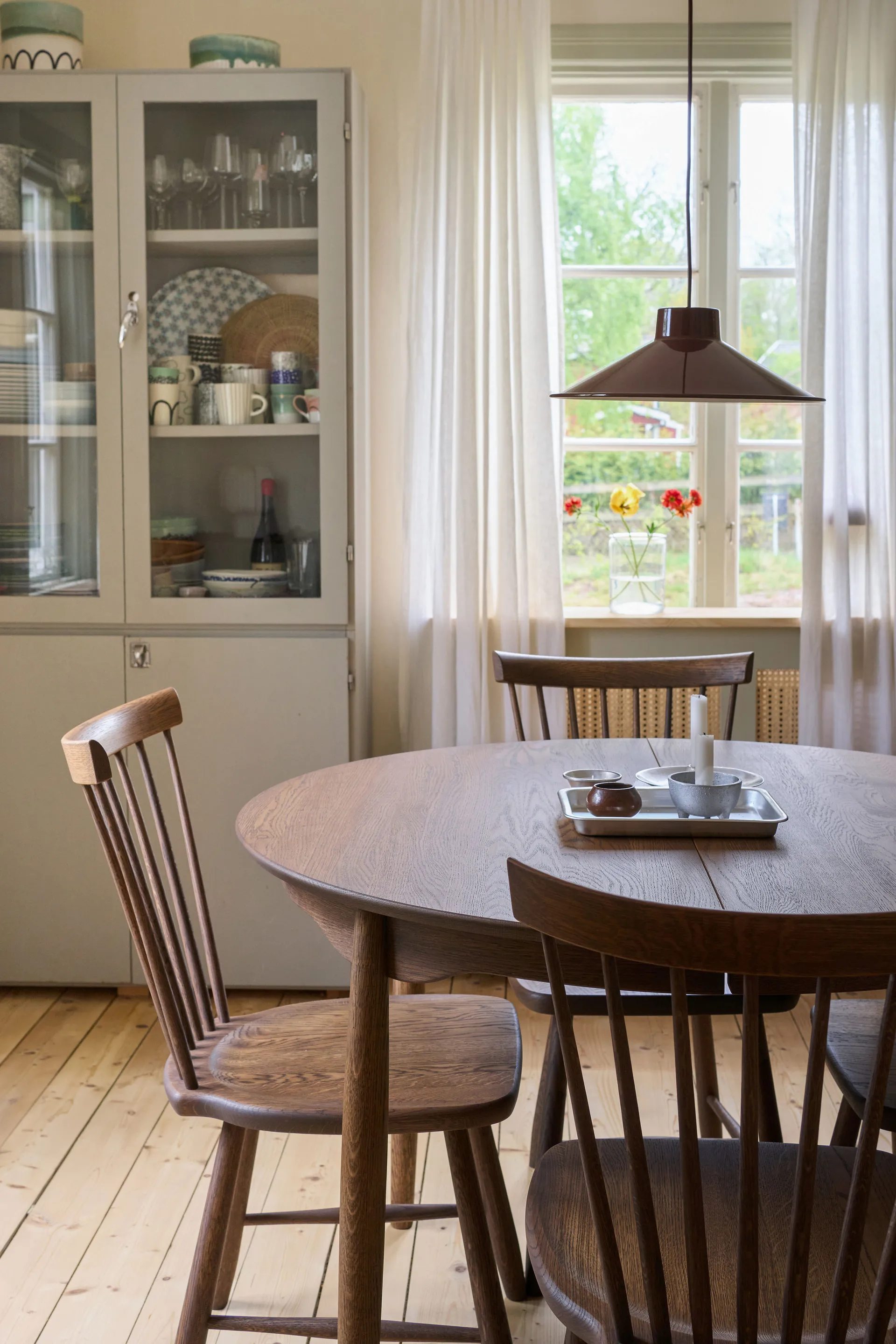 Carl extendable dining table, Chocolat brown oil Special Edition (oak), Ø115 cm Stolab