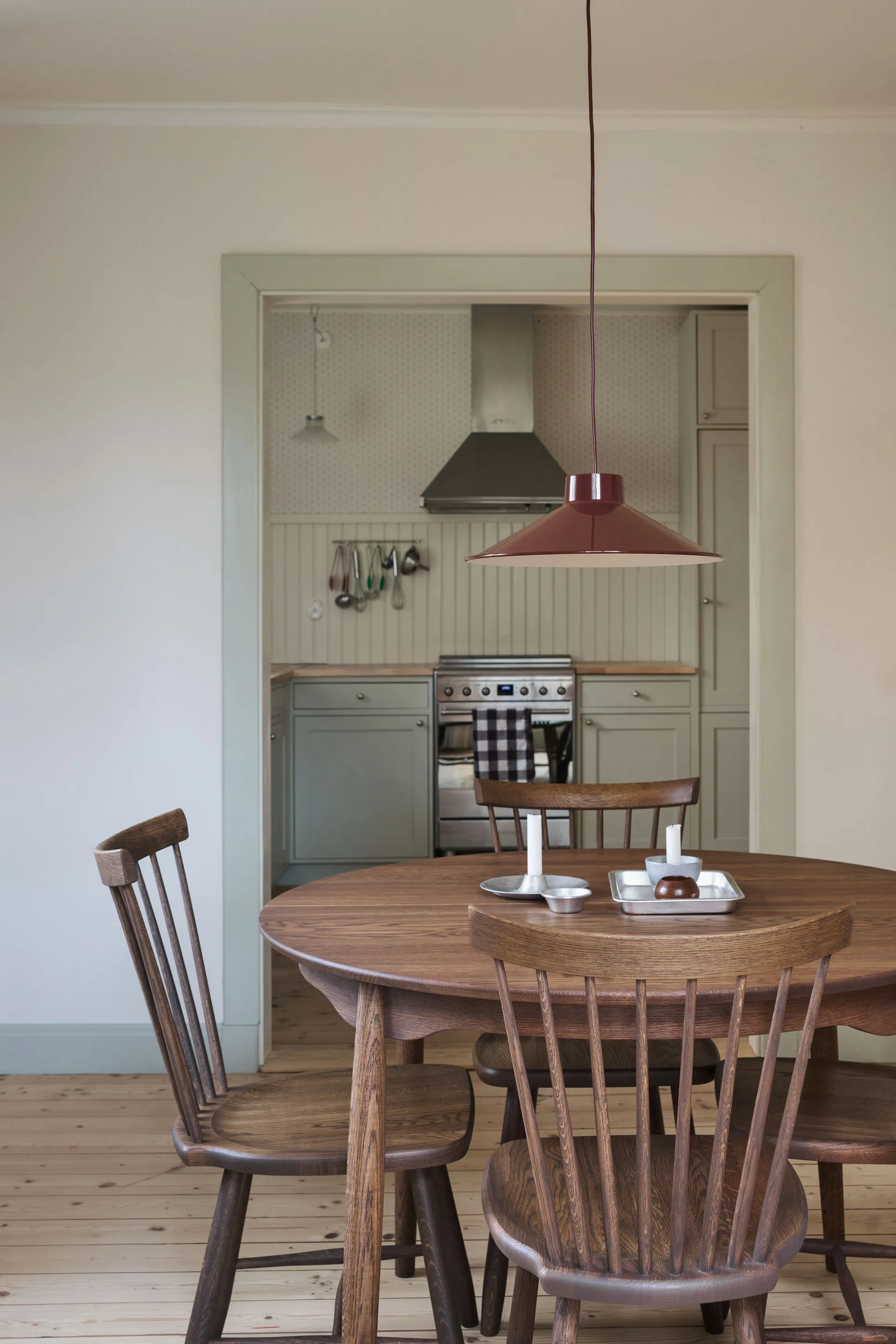 Carl extendable dining table, Chocolat brown oil Special Edition (oak), Ø115 cm Stolab