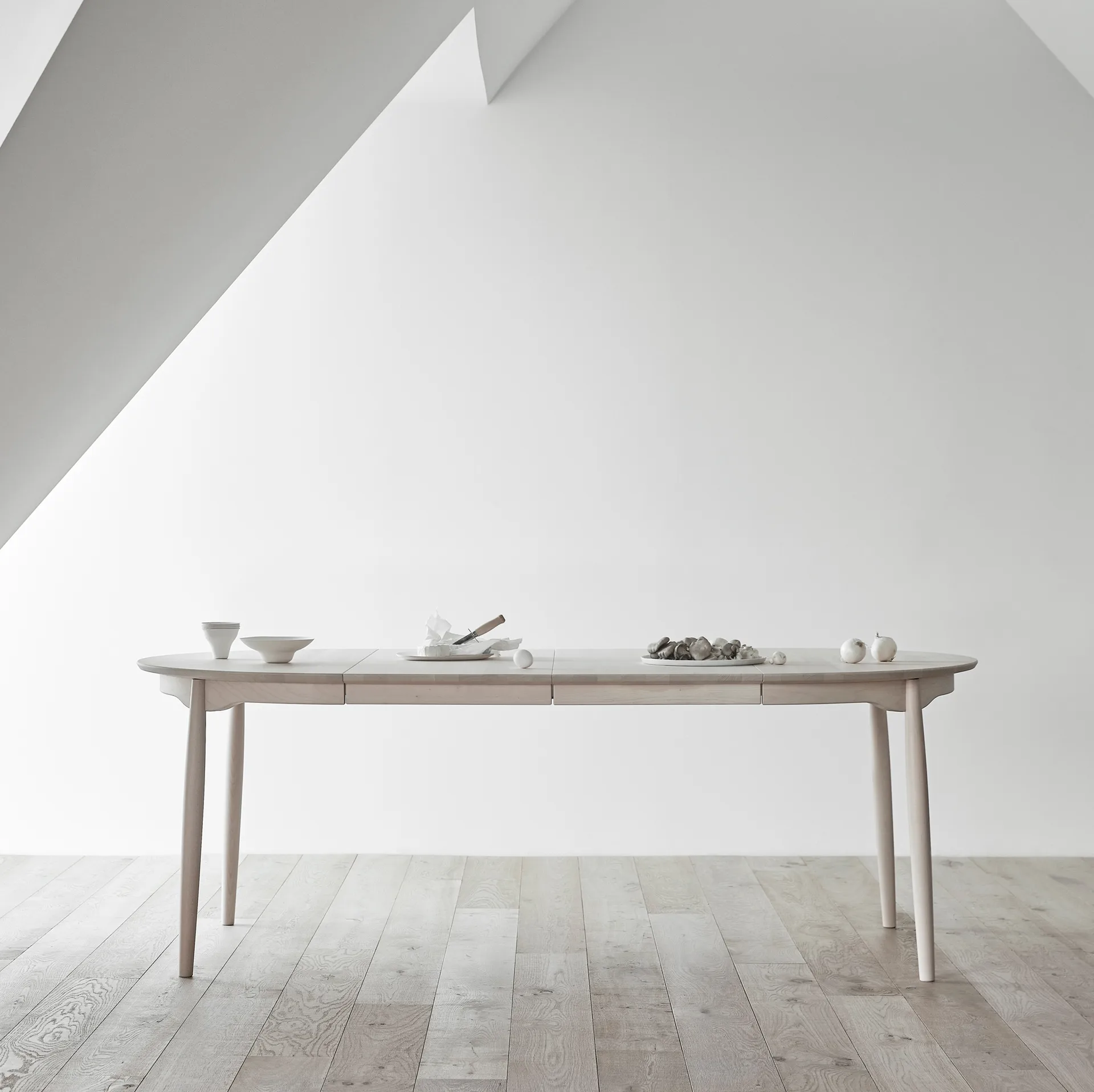 Carl extendable dining table, White-oiled birch, Ø115 cm Stolab