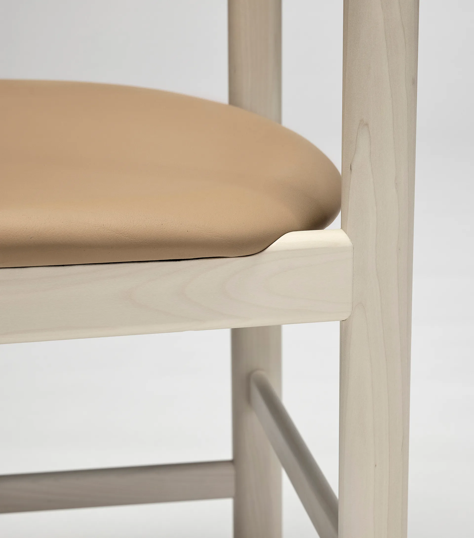 Pal chair, Birch light matte lacquer-Elmosoft 22030 Stolab