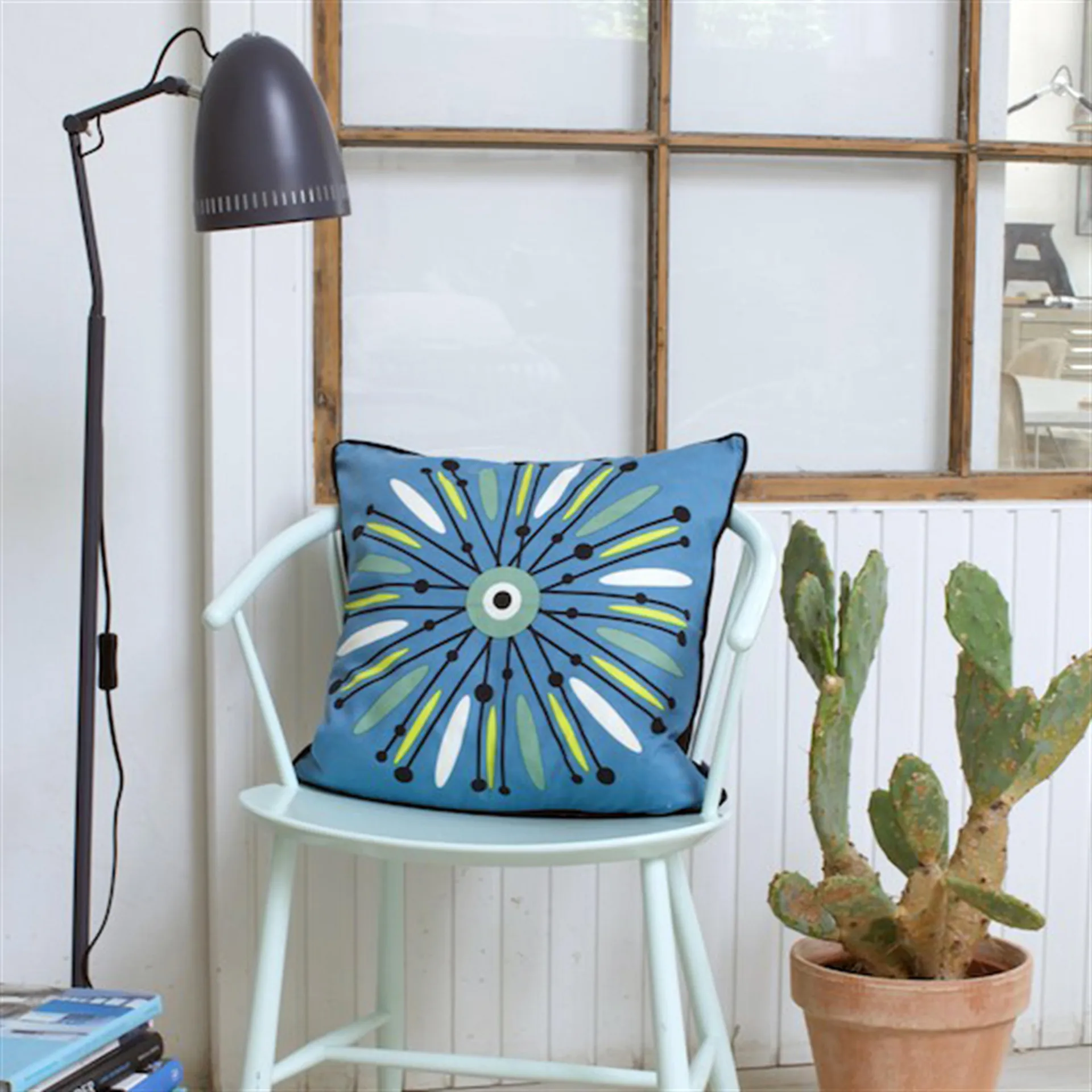 Dynamo floor lamp, matt almost black Superliving