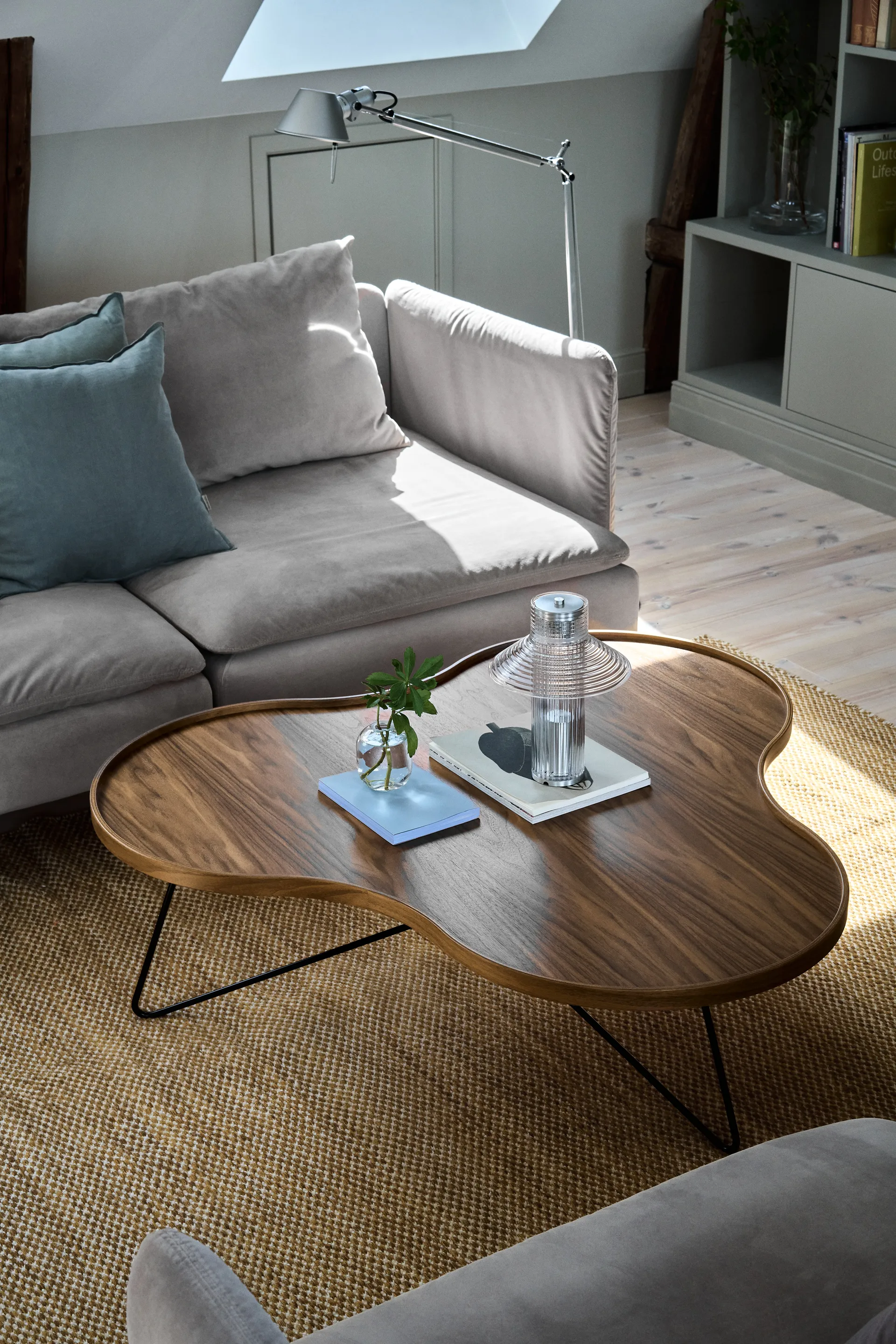 Flower mono table Special Edition 107x114 cm, H39 cm-lacquered walnut-black lacquered steel Swedese