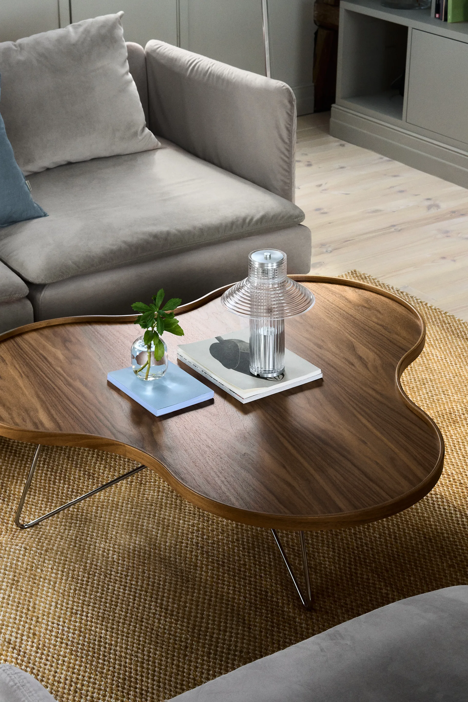 Flower mono table Special Edition 107x114 cm, H45 cm-lacquered walnut-chromed steel Swedese
