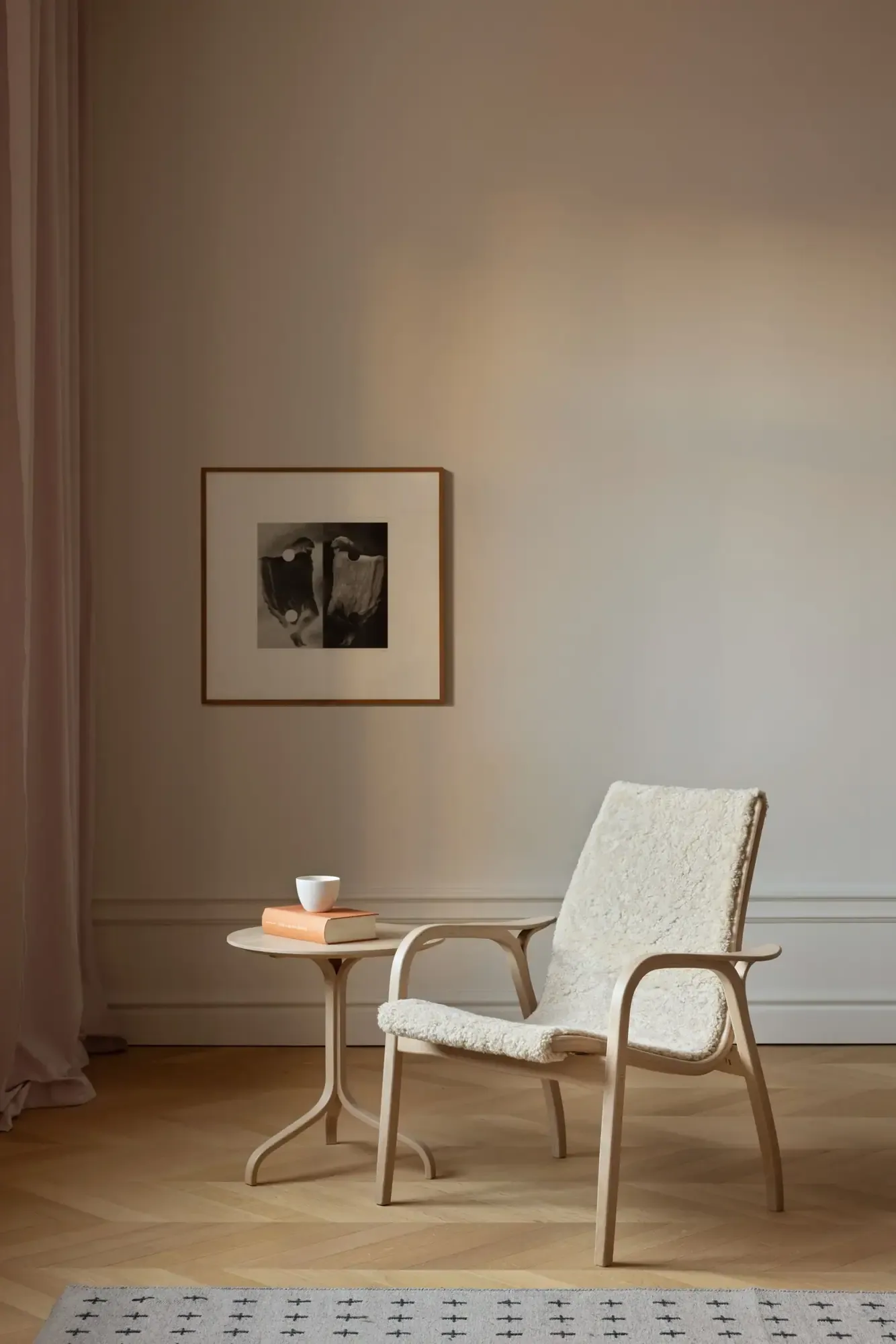 Laminett armchair, Sheepskin Off white-white pigmented oak Swedese