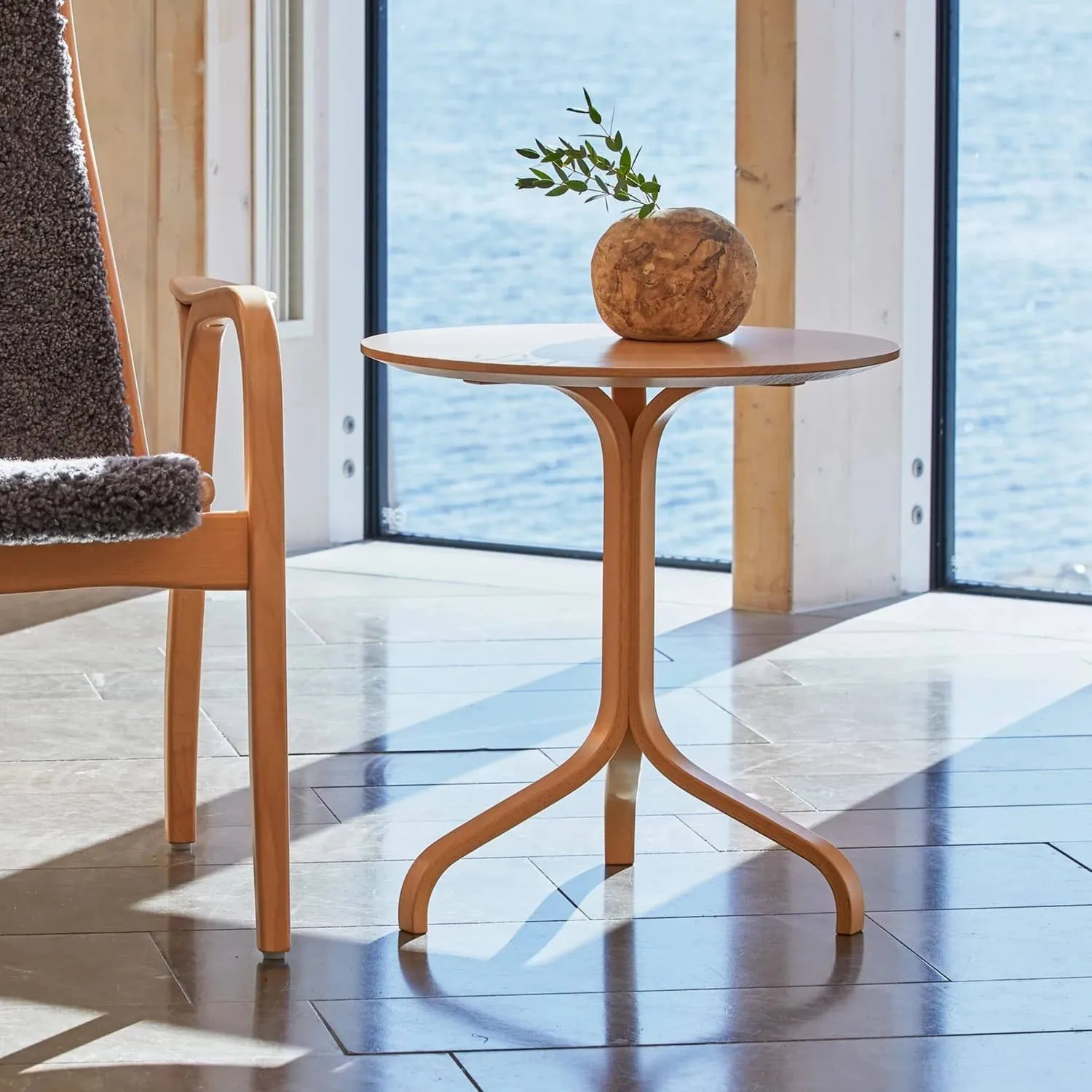 Lamino table Ø46x49 cm, Oiled oak Swedese Lamino table Ø46x49 cm, Oiled oak Swedese