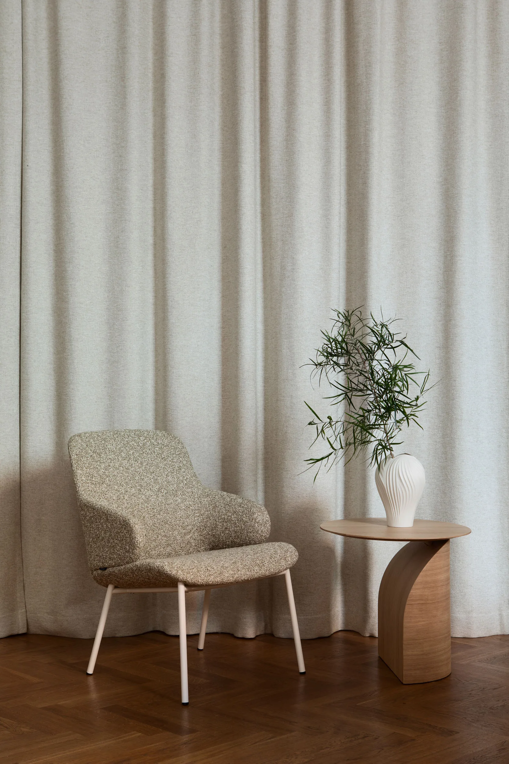 Savoa table H50 cm, Oak white pigmented Swedese