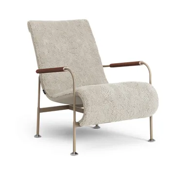 Serpentine armchair - Sheepskin Moonlight-nutmeg-Tärnsjö Cognac - Swedese