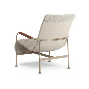 Serpentine armchair - Sheepskin Moonlight-nutmeg-Tärnsjö Cognac - Swedese