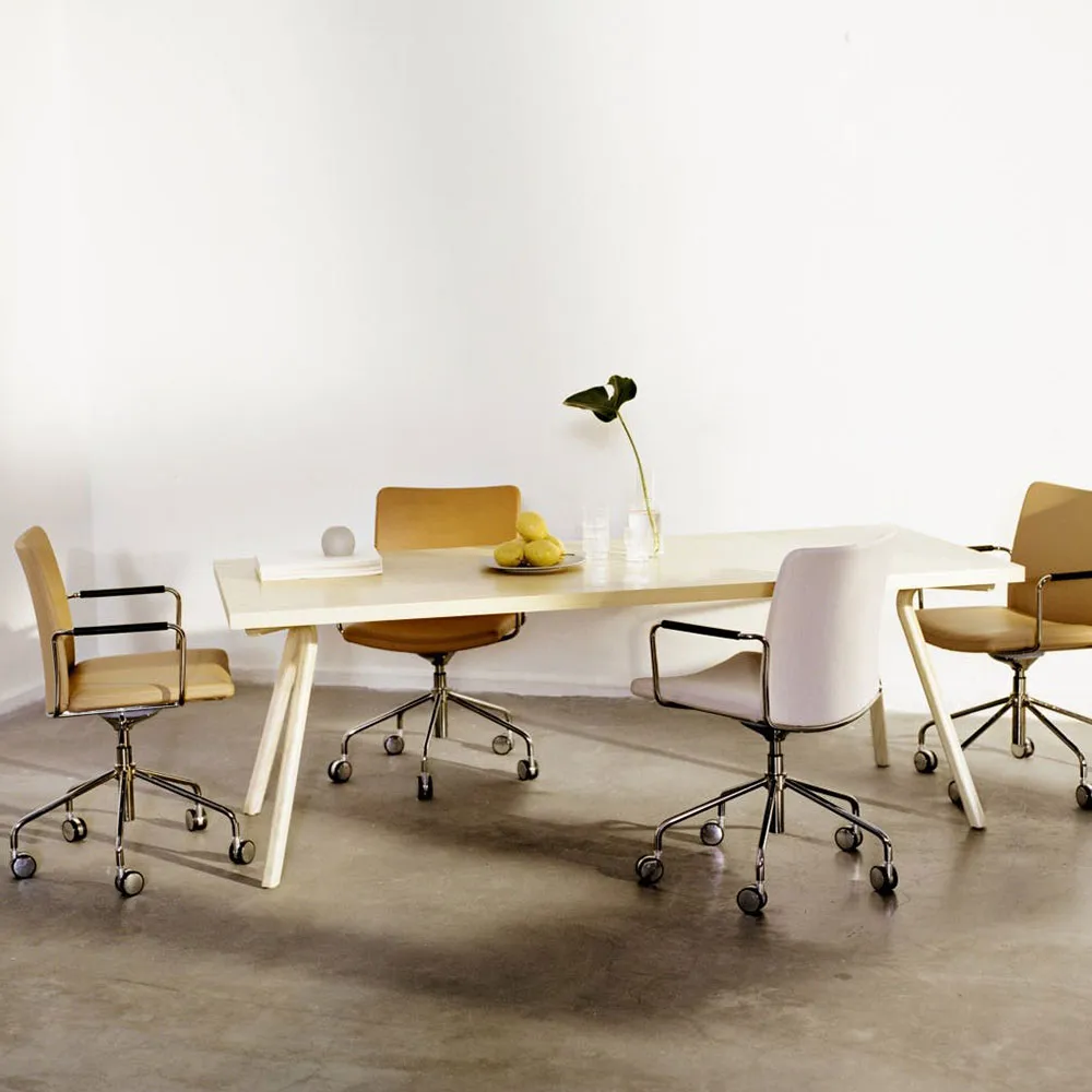 Stella office chair can be raised/lowered with tilt, Leather elmosoft 99999 black, chrome stand, leather-covered armrests, flexible back Swedese