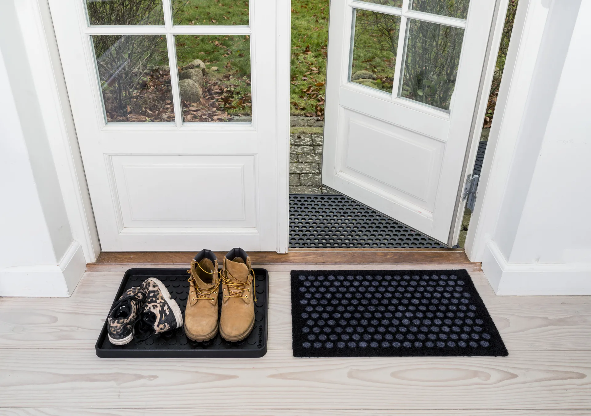 Dot doormat, Black. 40x60 cm tica copenhagen