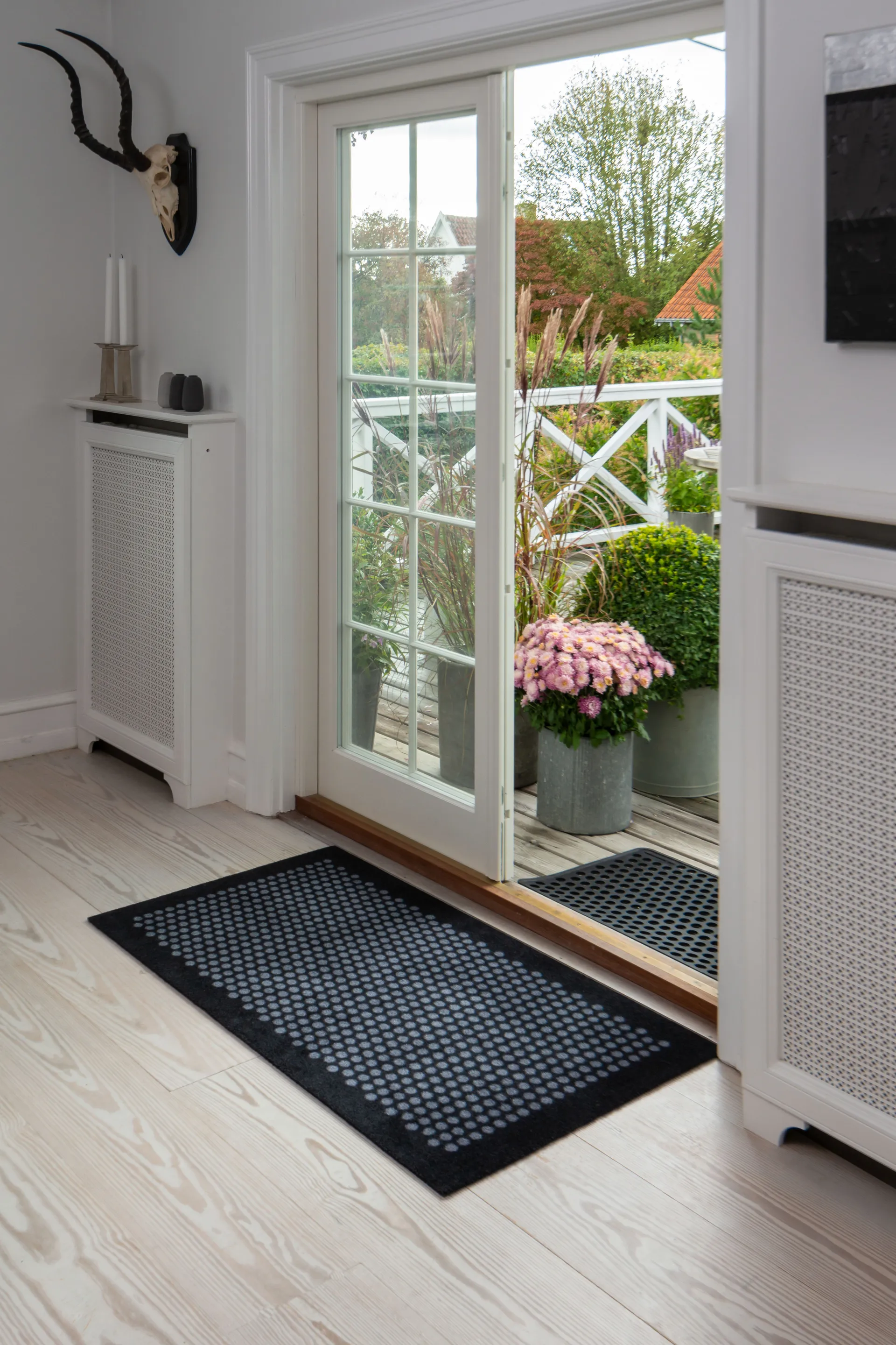 Dot hallway rug, Black. 67x120 cm tica copenhagen