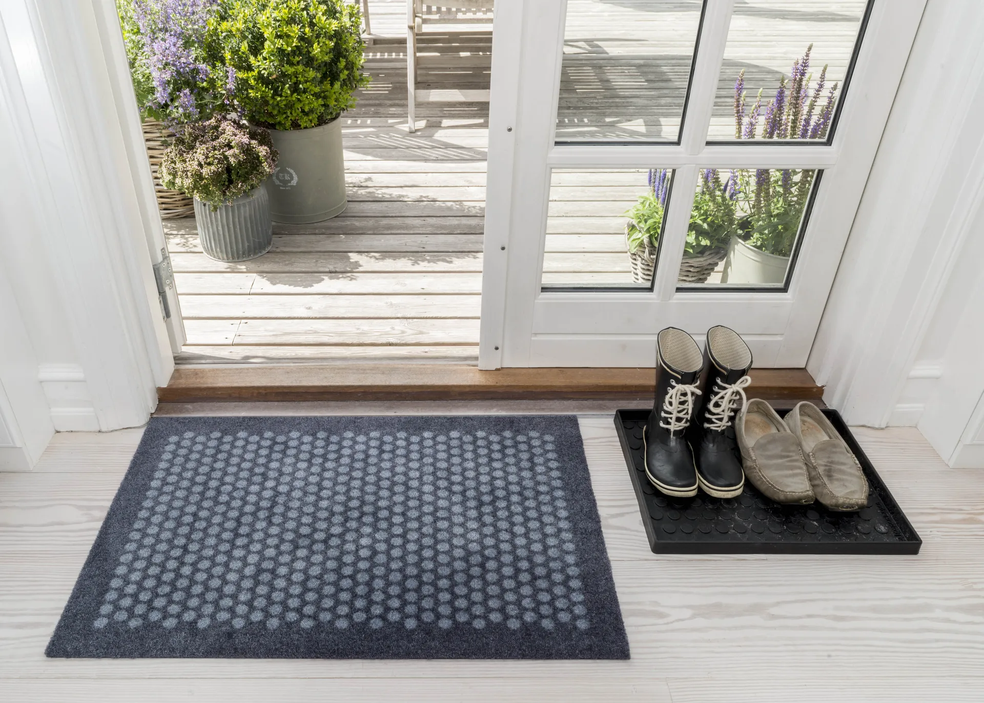Dot shoe tray, Madium. 38x48 cm tica copenhagen