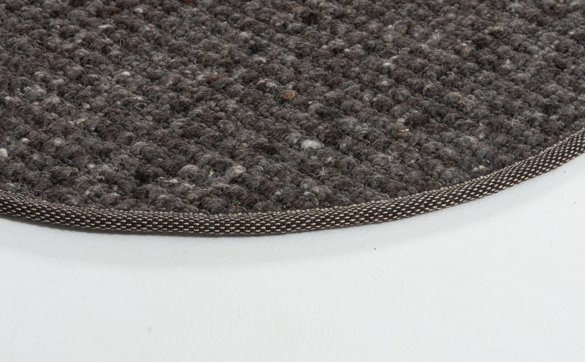 Greenland Swift round rug, Anthracite no. 83, Ø300 cm Tisca