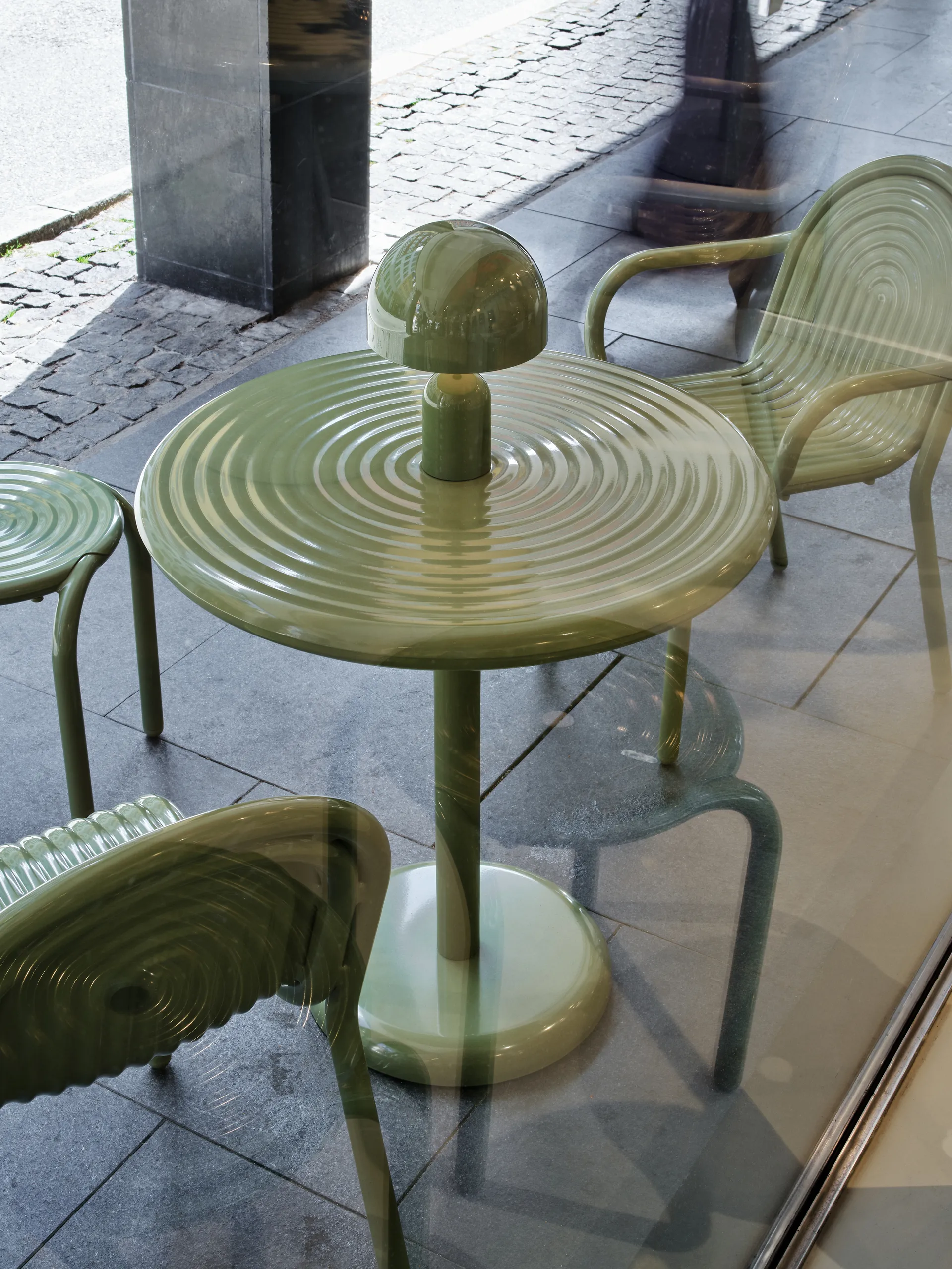 Groove café table round - Moss, Ø70 cm Tom Dixon