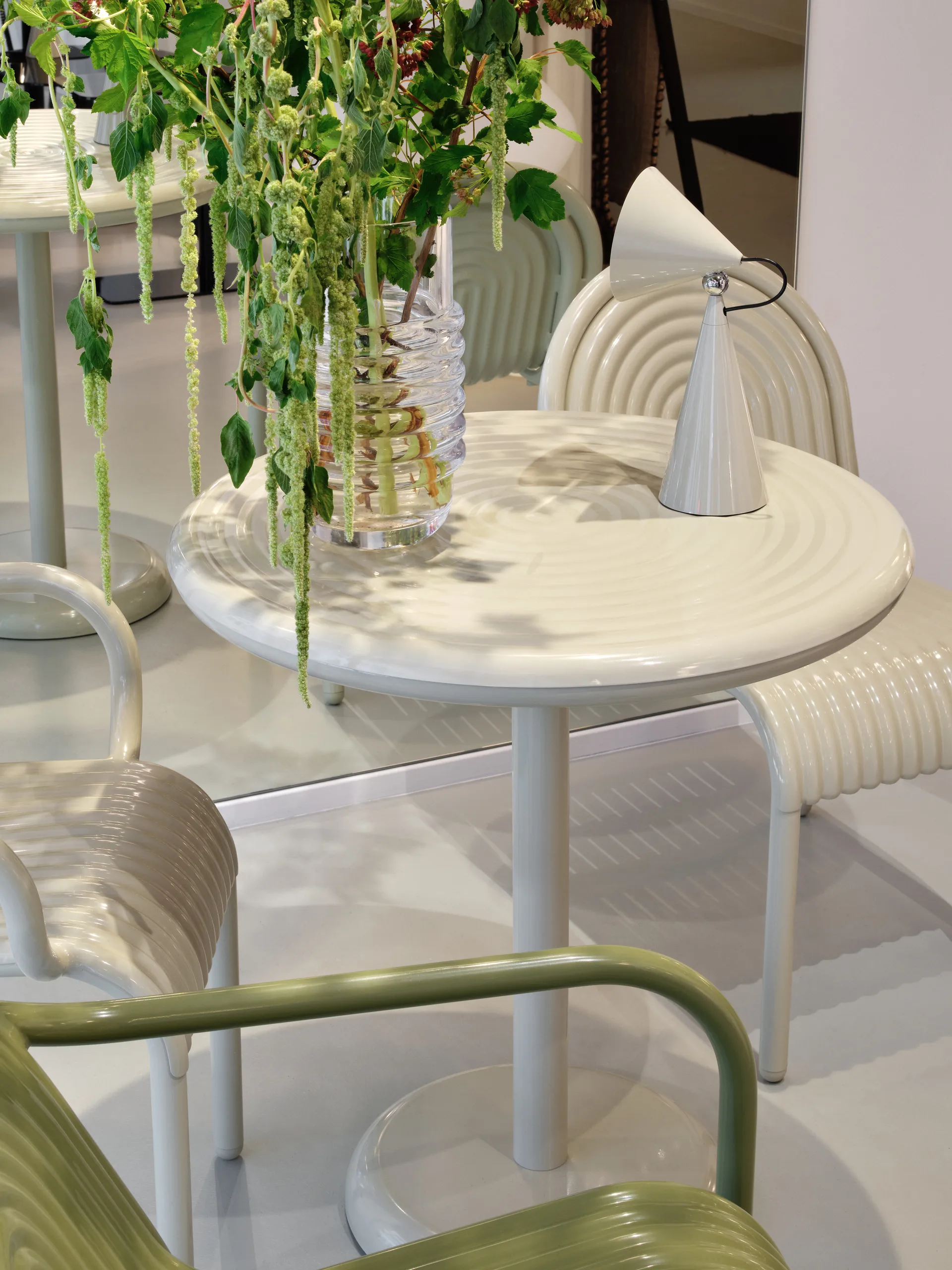 Groove café table round - Putty, Ø70 cm Tom Dixon