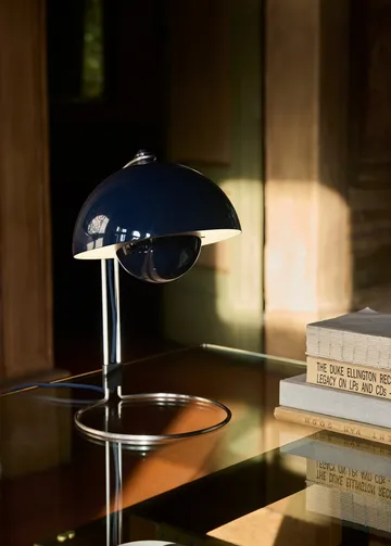 FlowerPot table lamp VP4 - Steel blue - &Tradition