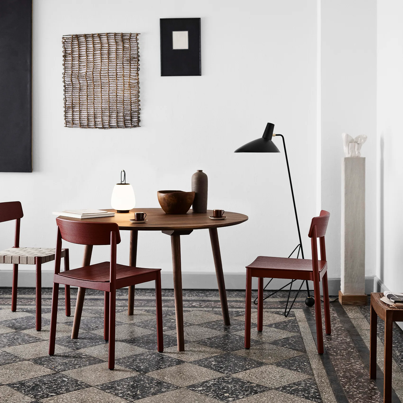 In Between table SK4, Walnut &Tradition