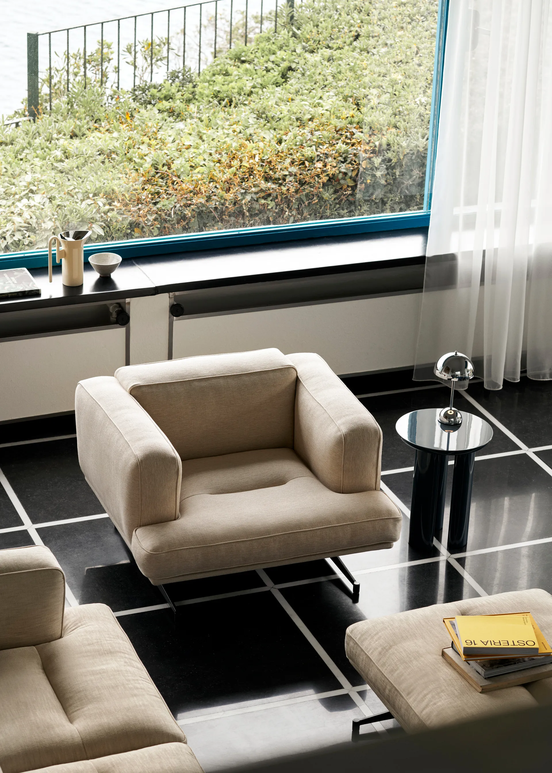 Inland AV21 armchair, Clay 0011-warm black &Tradition