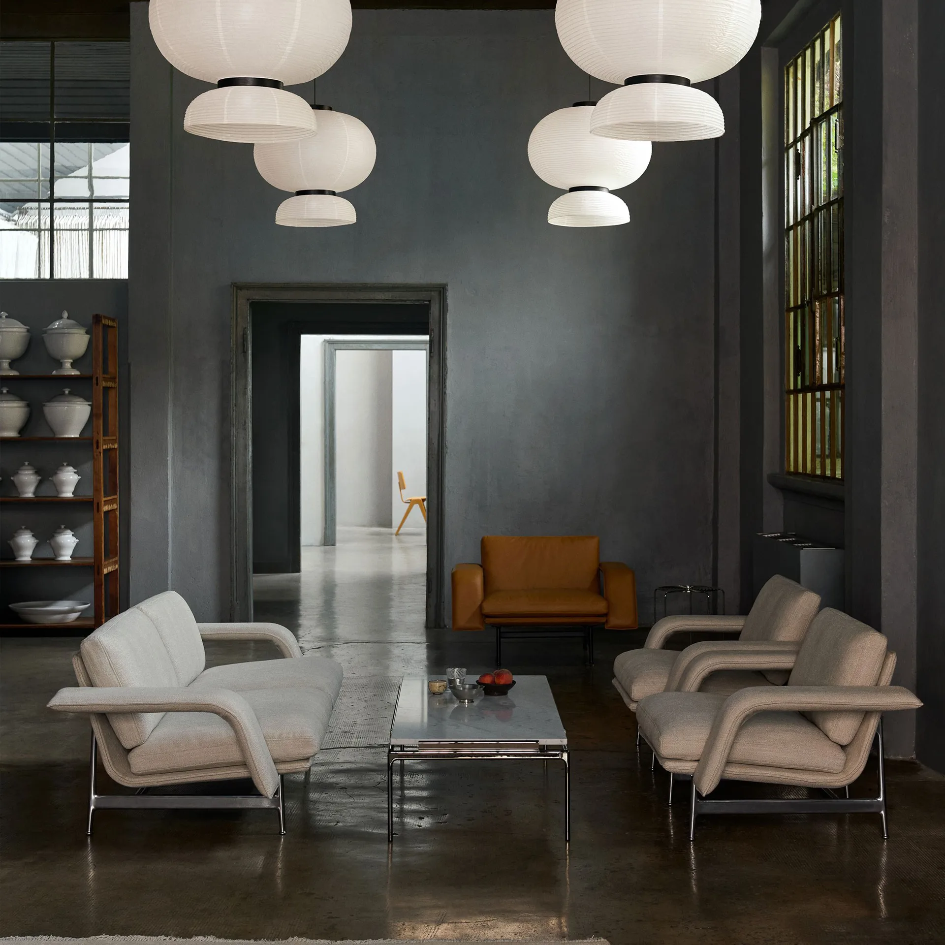 Meantime AV29 lounge chair, Pol. aluminium-Ecriture 0210 &Tradition