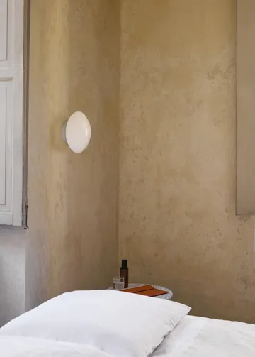 Mist AP22 ceiling/wall lamp Ø25 cm - White-opal glass - &Tradition