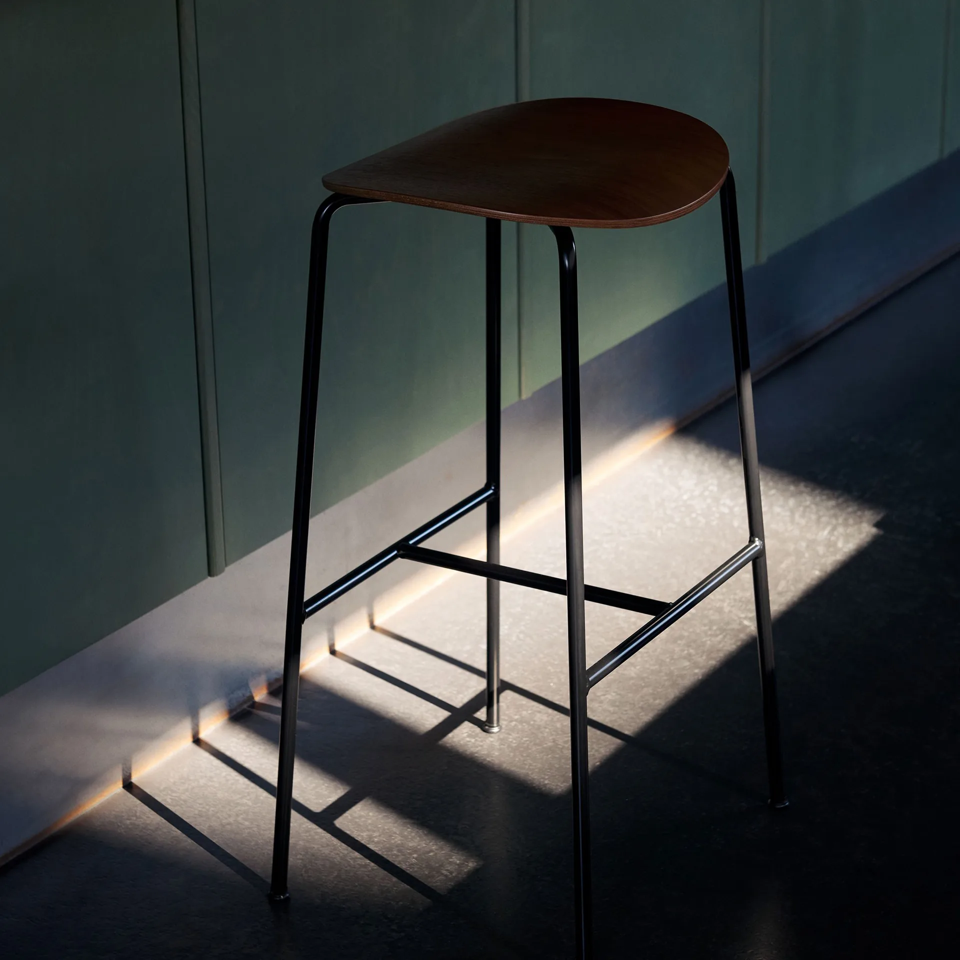 Pavilion AV37 counter stool 68 cm, Black-lacquered oak &Tradition