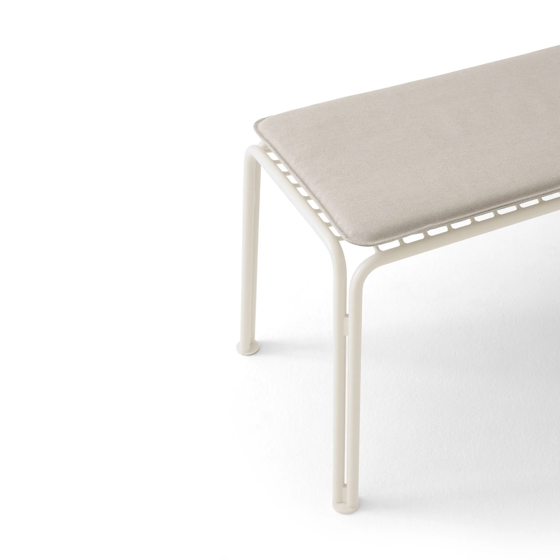 Thorvald SC112 bench, Ivory, 125 cm &Tradition