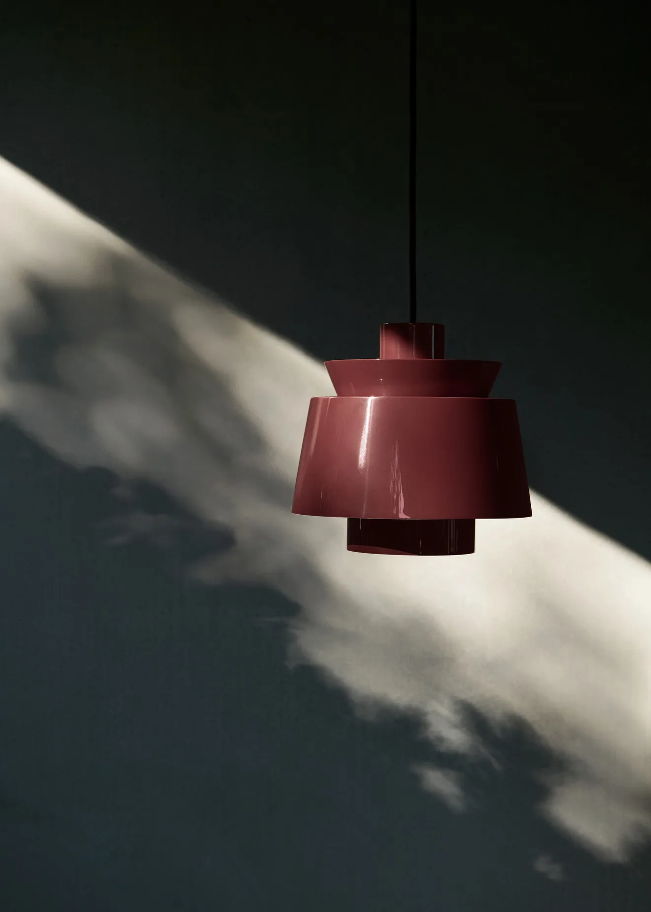 Utzon JU1 pendant, Dark burgundy, Ø22 cm &Tradition
