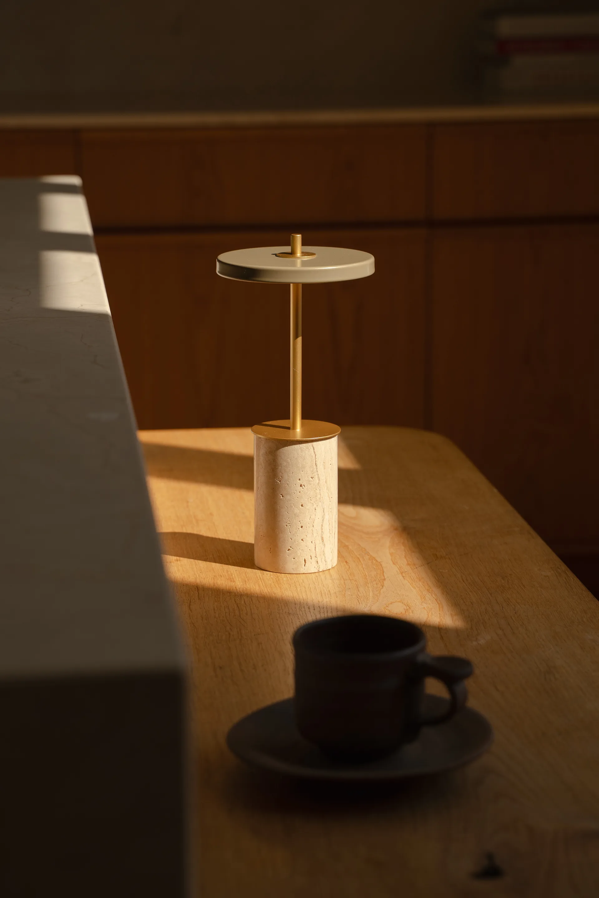 Asteria Move Mini table lamp Ø12x25,5 cm, Clay Travertine-brass Umage