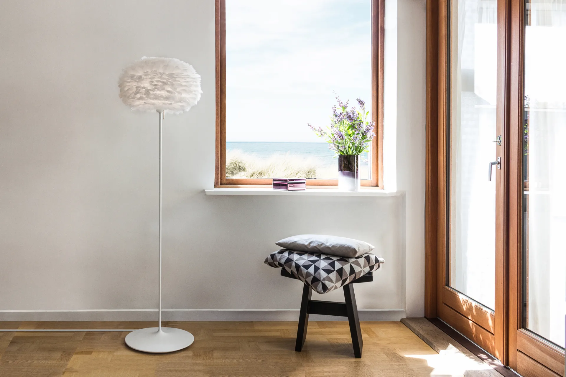 Eos floor lamp medium white Umage