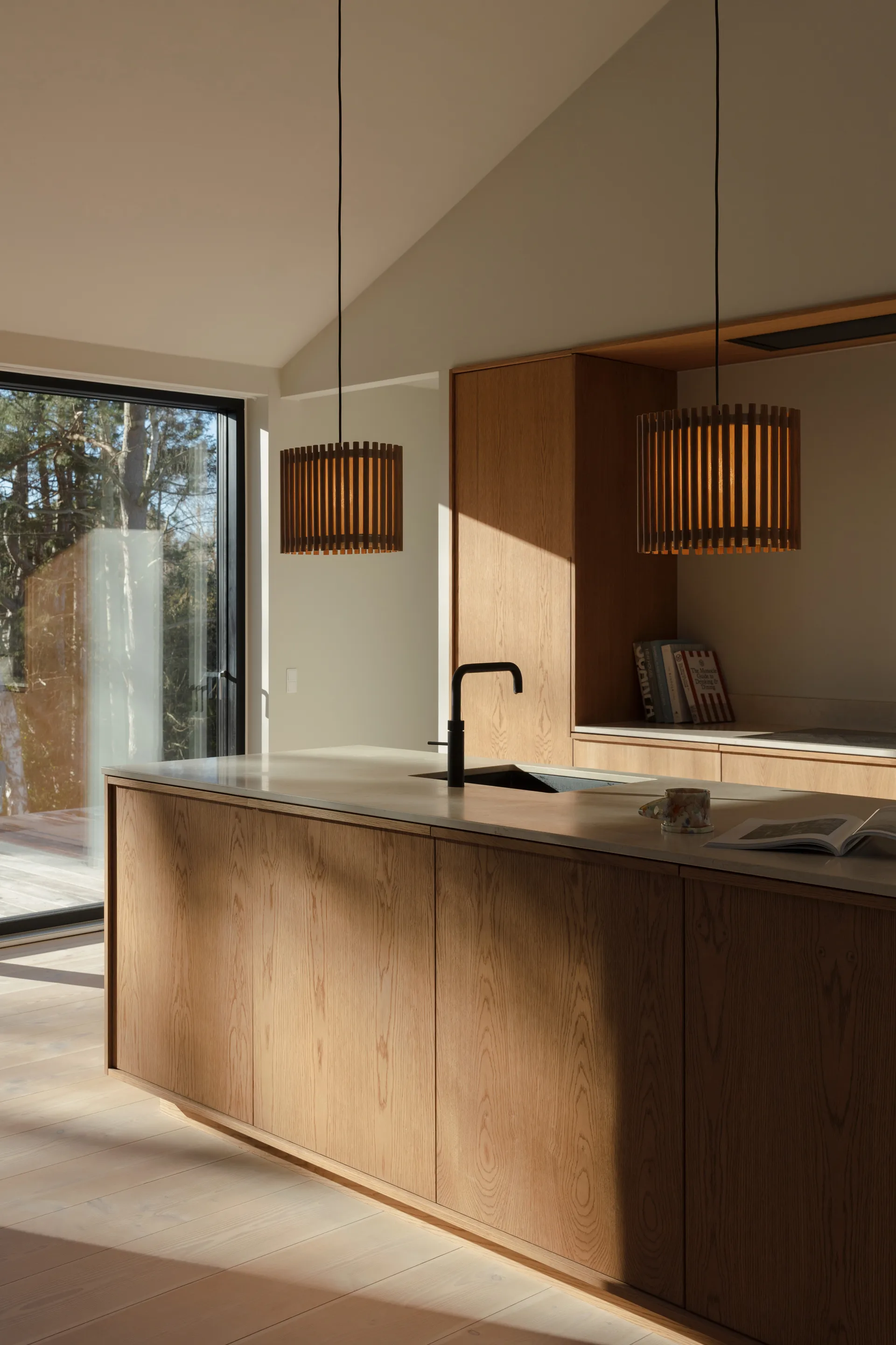 Komorebi pendant medium, Rectangular oak-black Umage