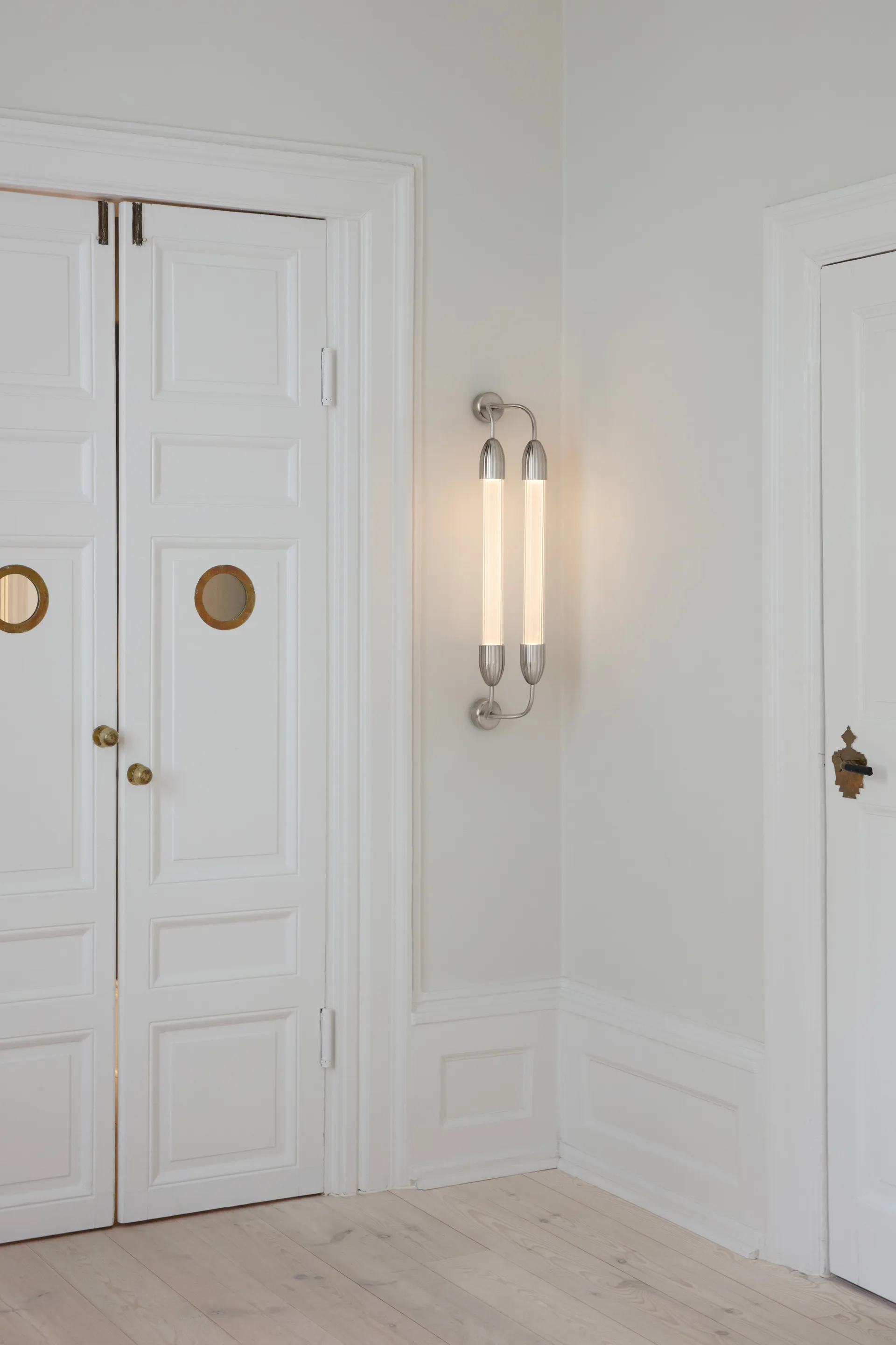 Lemon Squeeze Wall short wall lamp, Double polished steel Umage