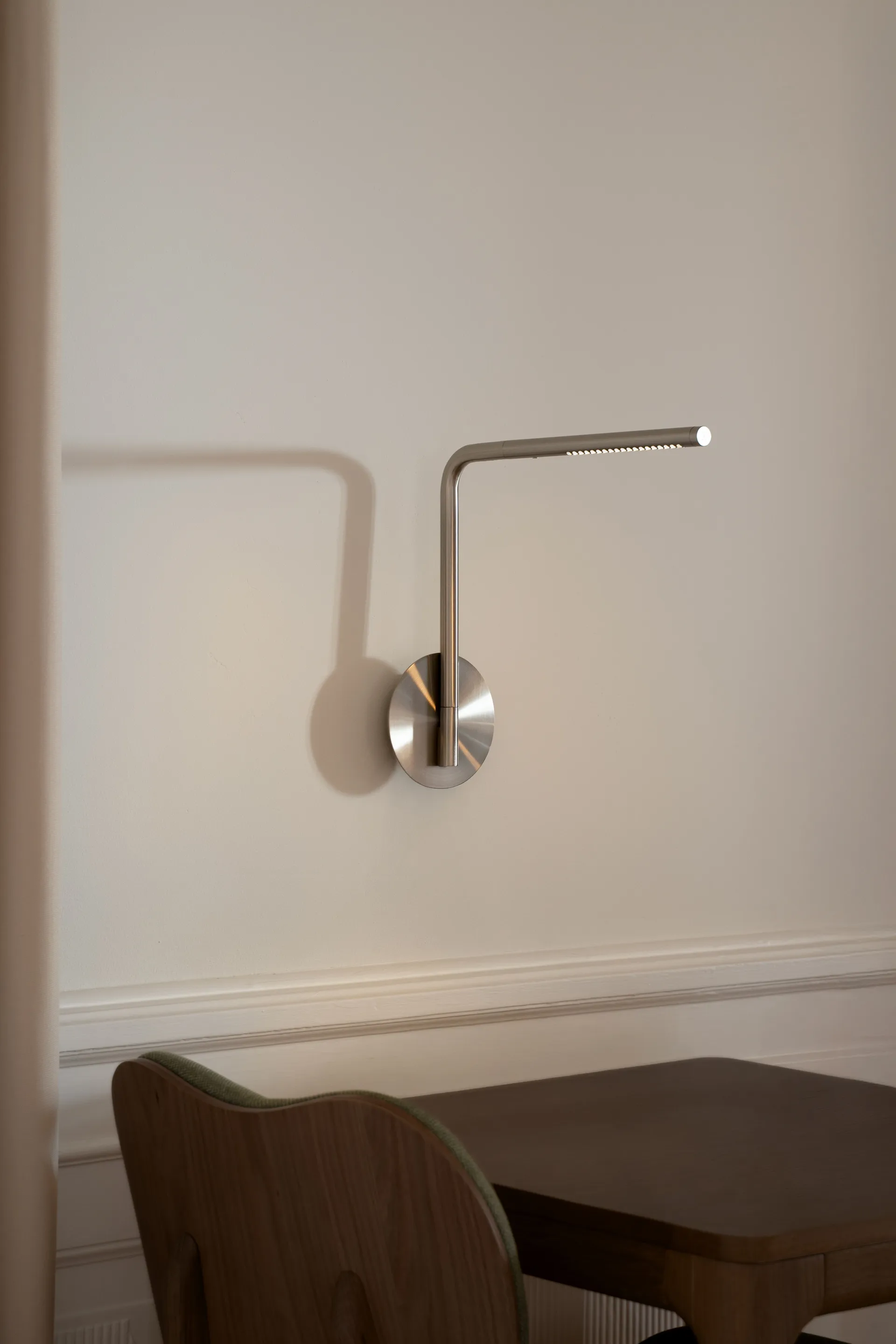 Omni Pivot wall lamp, Steel Umage