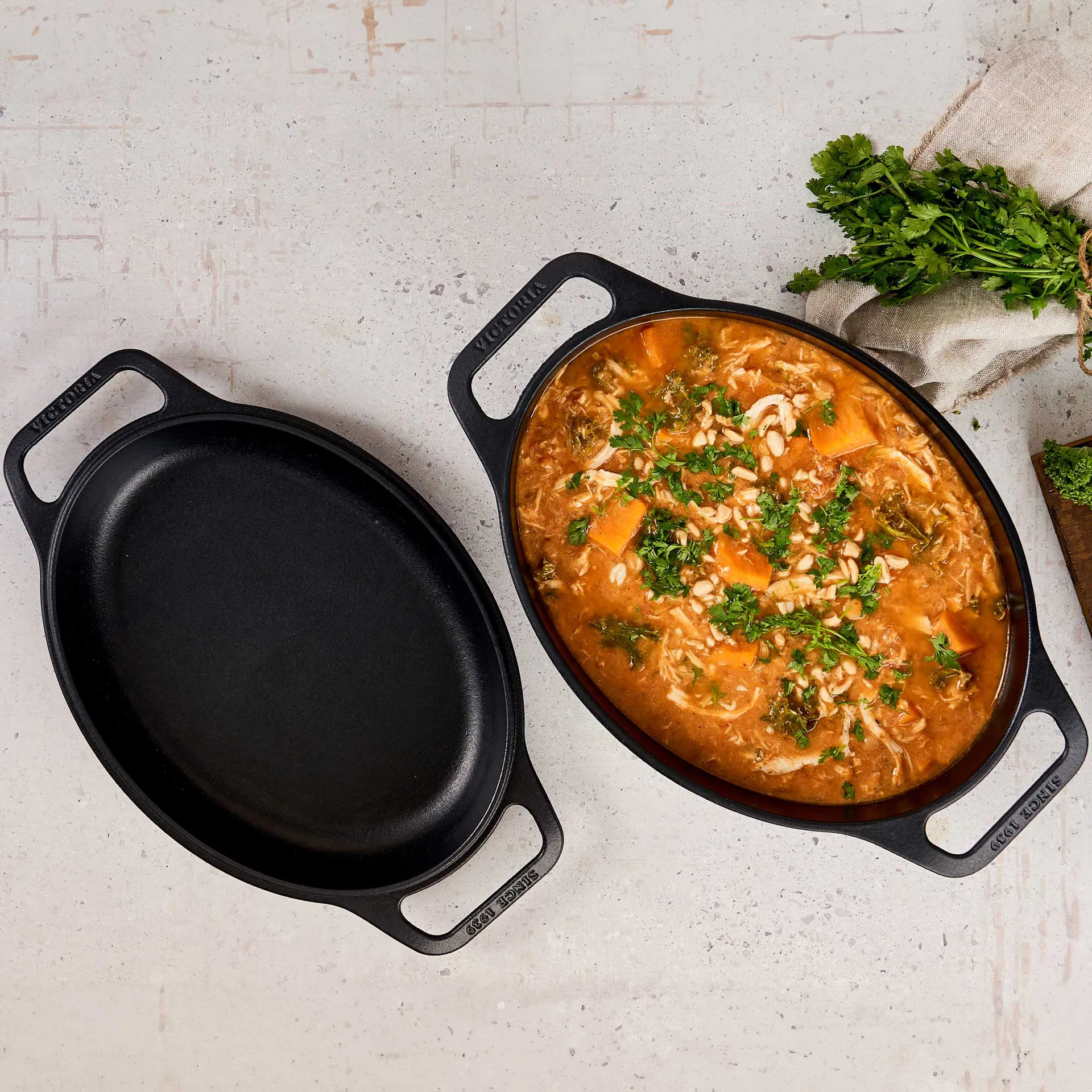 Victoria pot and bread pan cast iron enameled, 2 pieces Victoria