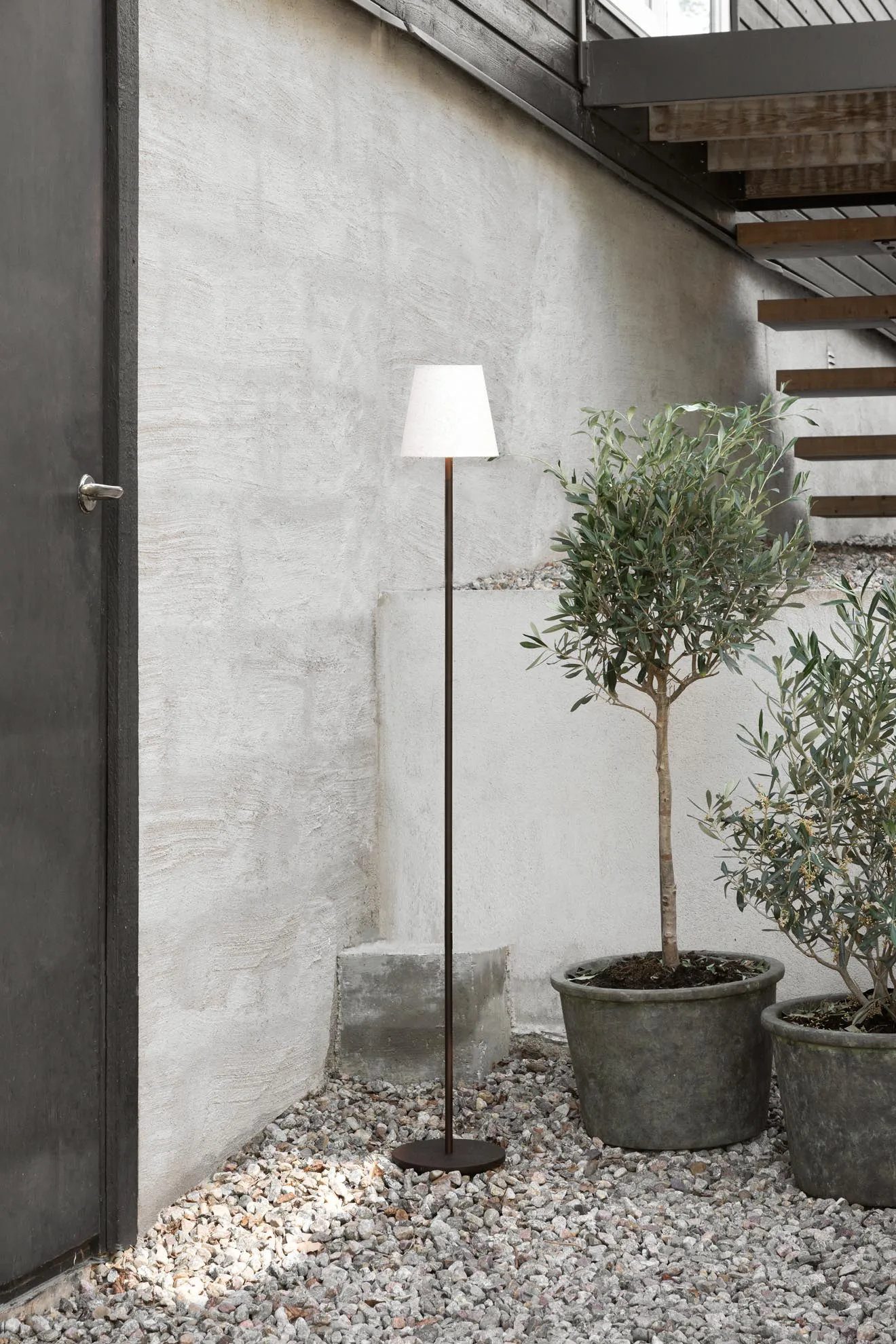 Tyra floor lamp portable Ø14 cm, Coffee Watt & Veke