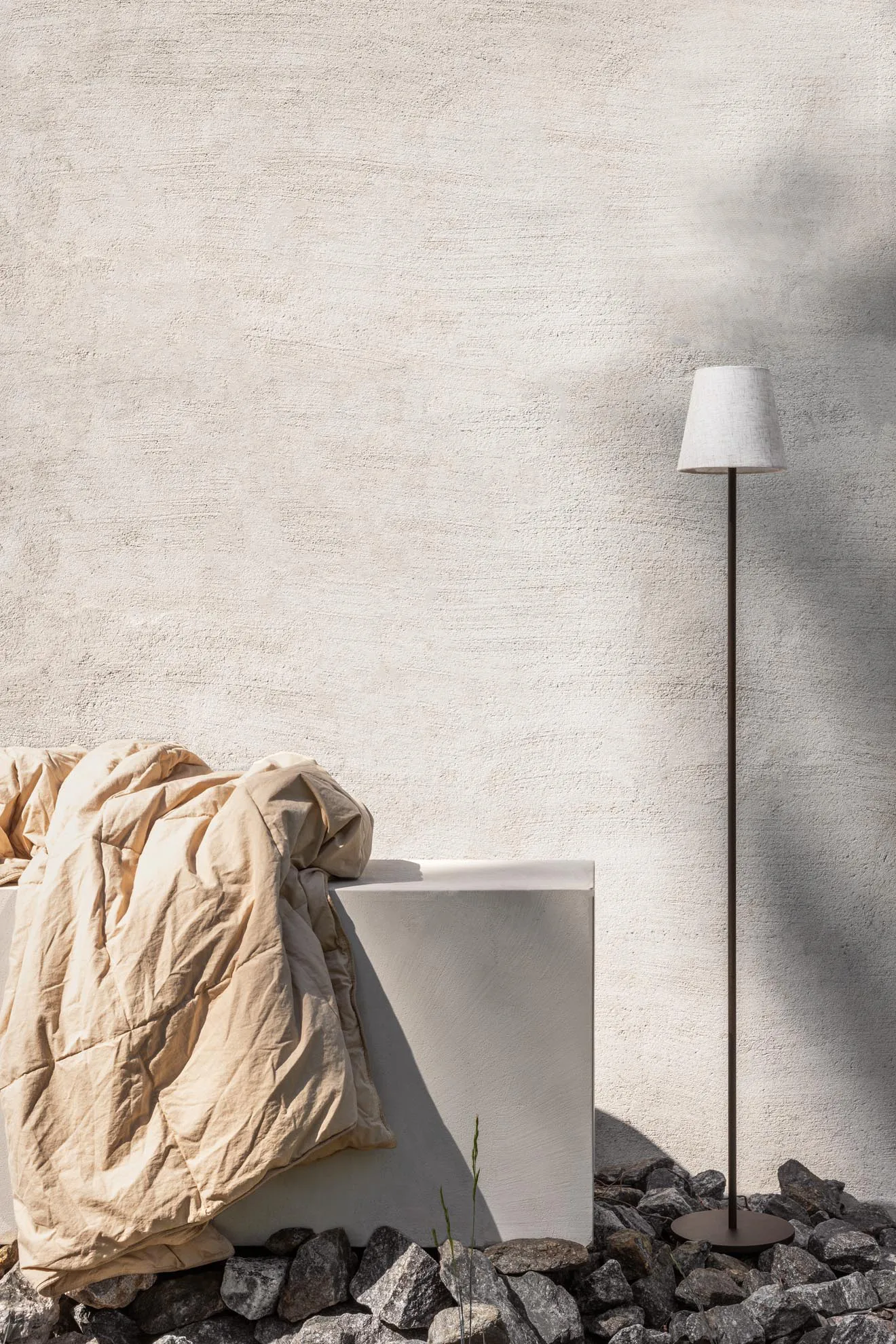 Tyra floor lamp portable Ø14 cm, Coffee Watt & Veke