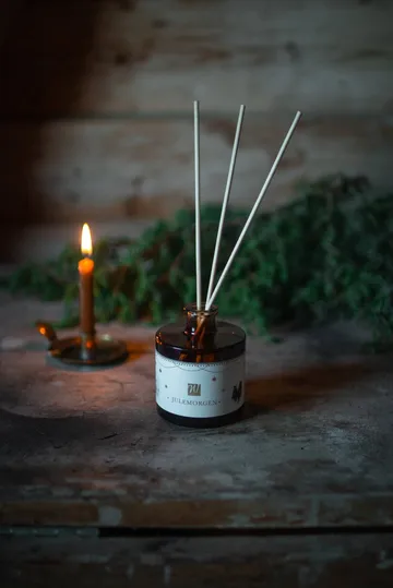 Julemorgen Story reed diffuser - 100 ml - Wik & Walsøe