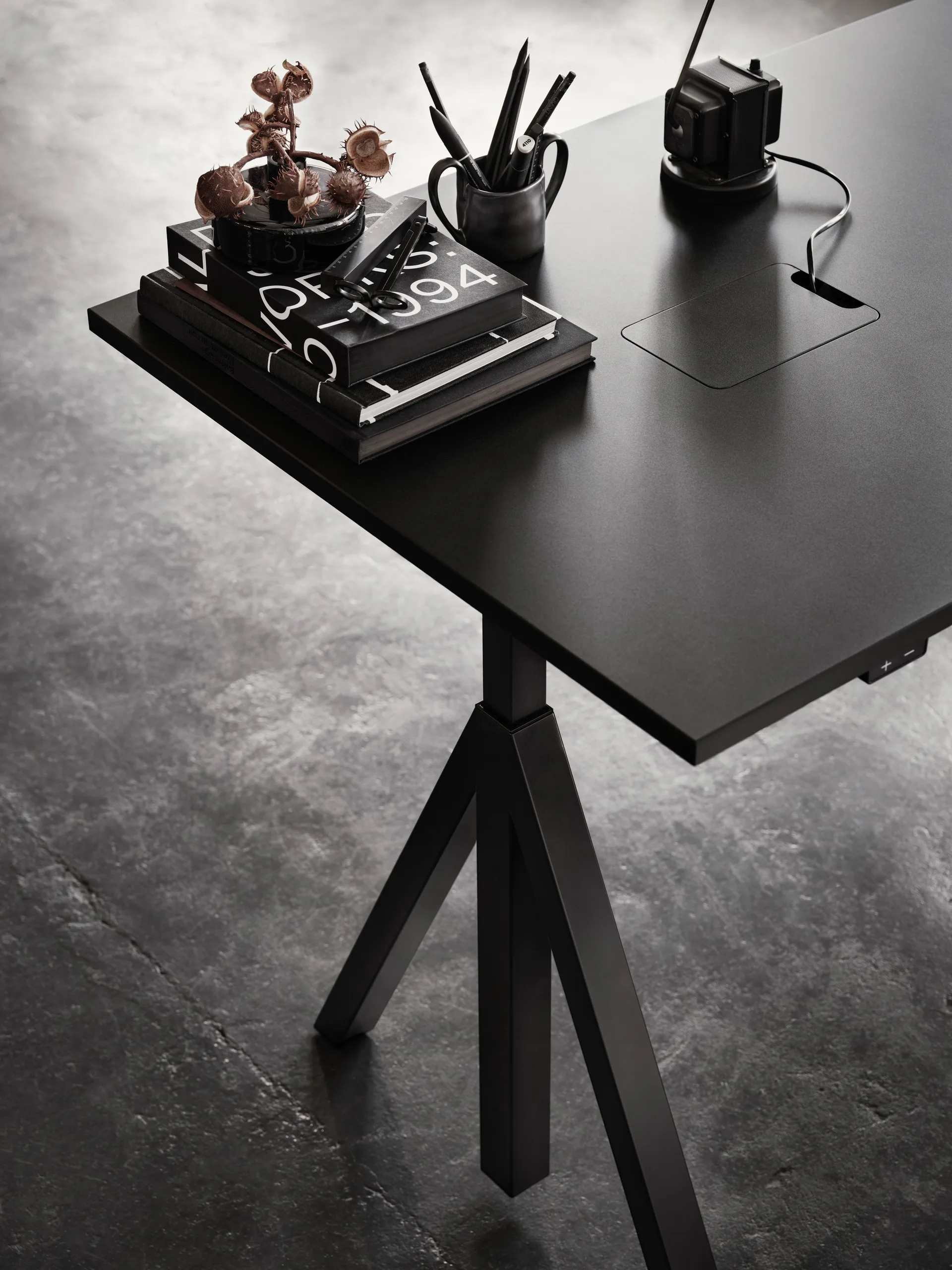 Works height-adjustable desk black 78x140 cm Works