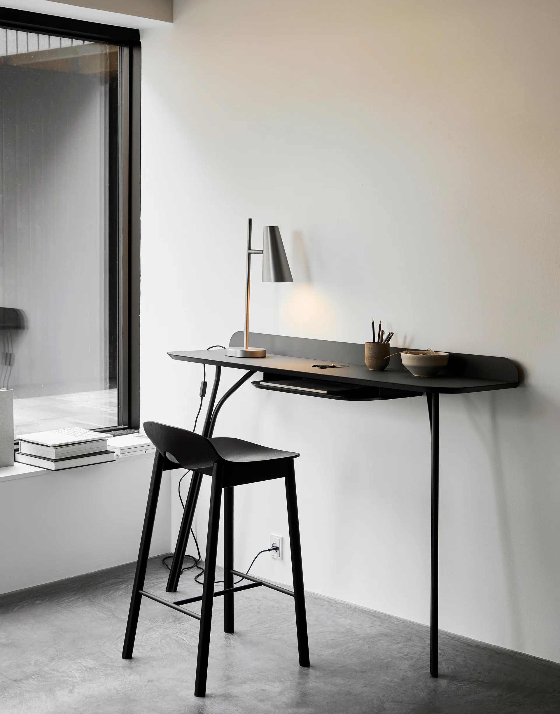 Mono barstool 65 cm, Black oak Woud